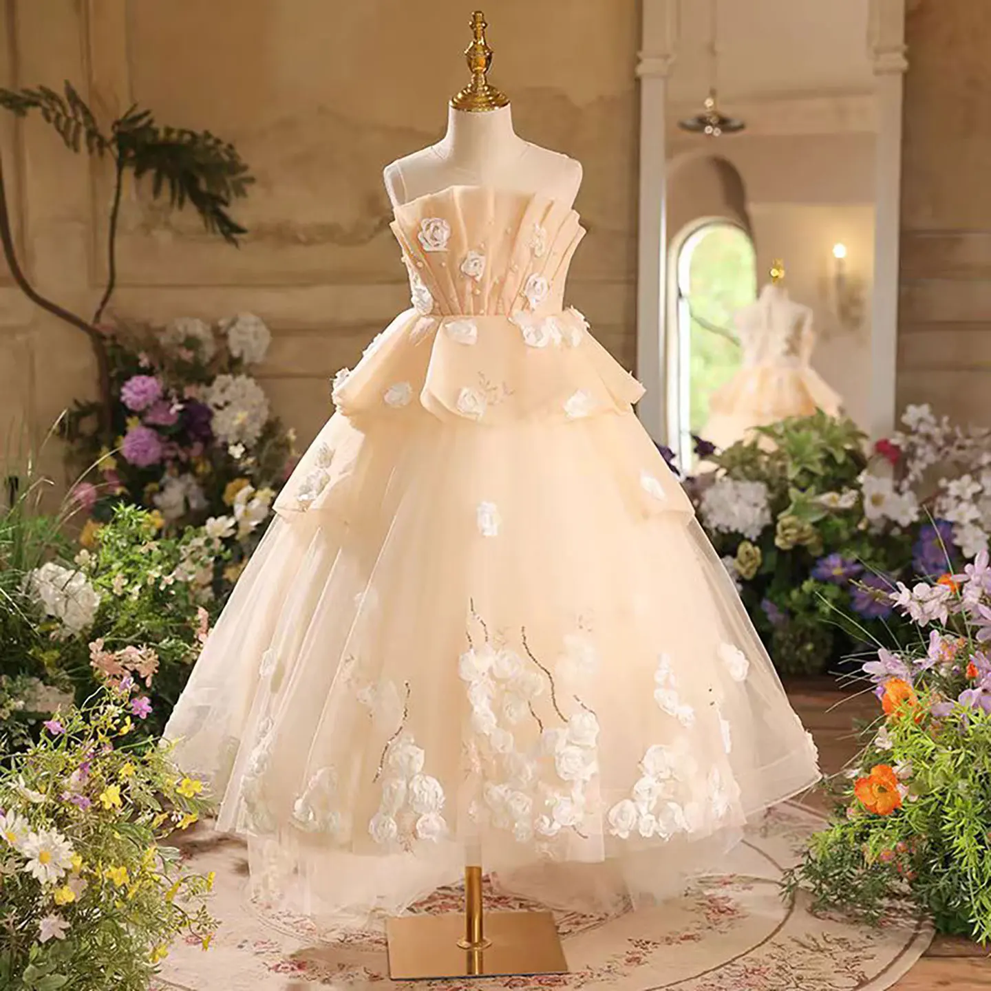 Dreamy Vow Graceful Strapless Flower-Adorned Tiered Sleeveless Flower Girl Dress for Kids Wedding Birthday Party Pageant D043
Dreamy Vow Graceful Strapless Flower-Adorned Tiered Sleeveless Flower Girl Dress for Kids Wedding Birthday Party Pageant D043