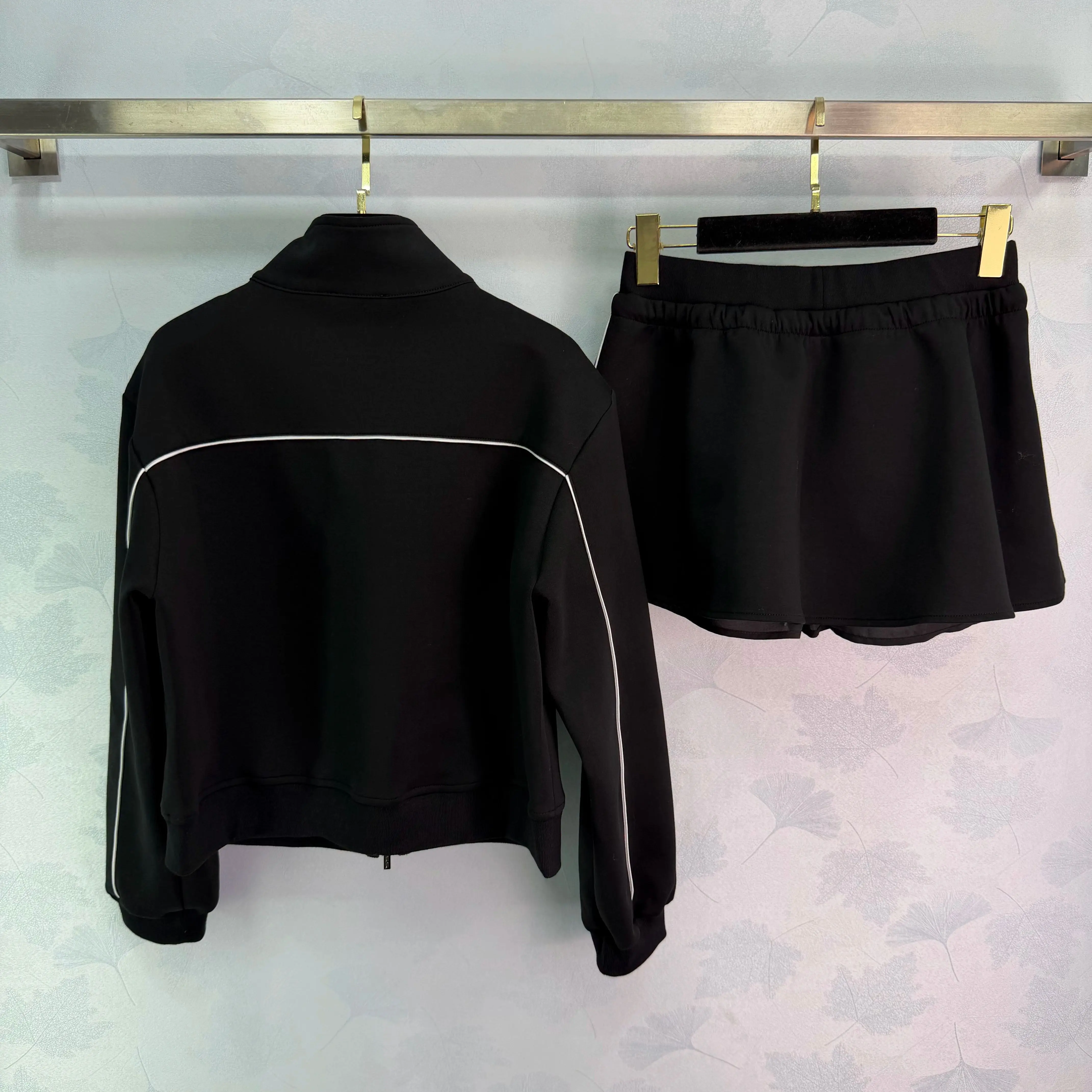 Spring And Summer New Women's Button-down Short Jackets And Drawstring Short Skirt Pants Fashion Set
Spring And Summer New Women's Button-down Short Jackets And Drawstring Short Skirt Pants Fashion Set