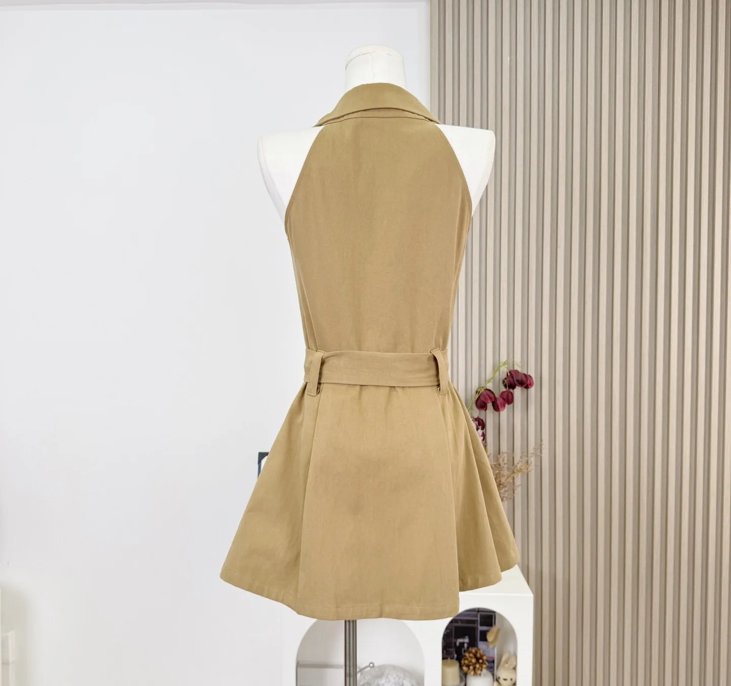 2025 Spring and Summer Fashion New Women's Clothing Slimming Sleeveless Vest Sexy Waist Button Cardigan Dress
2025 Spring and Summer Fashion New Women's Clothing Slimming Sleeveless Vest Sexy Waist Button Cardigan Dress