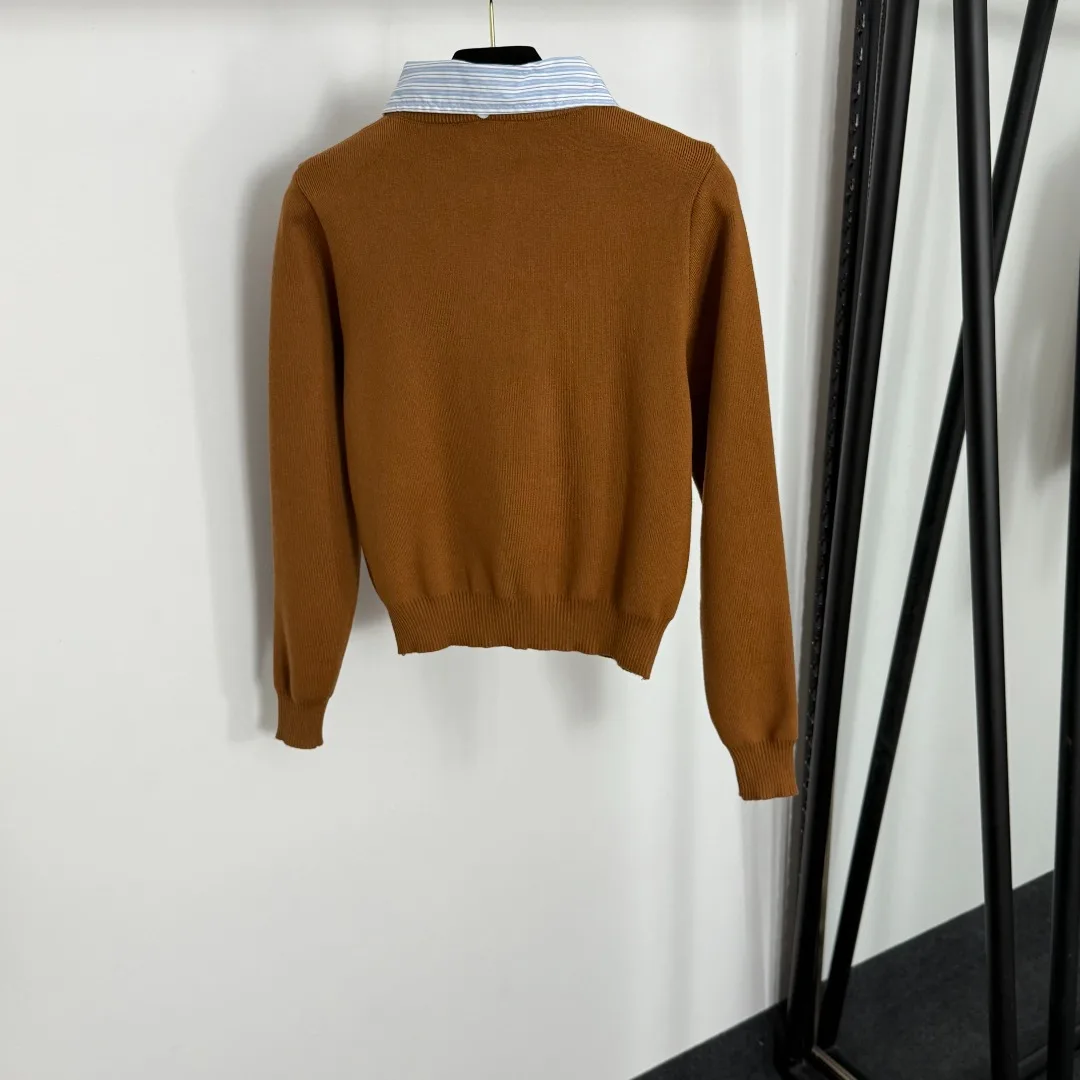 25 Autumn New embroidered fake two-piece lapel long-sleeved knitted top, trendy school-style knitted top for women
25 Autumn New embroidered fake two-piece lapel long-sleeved knitted top, trendy school-style knitted top for women