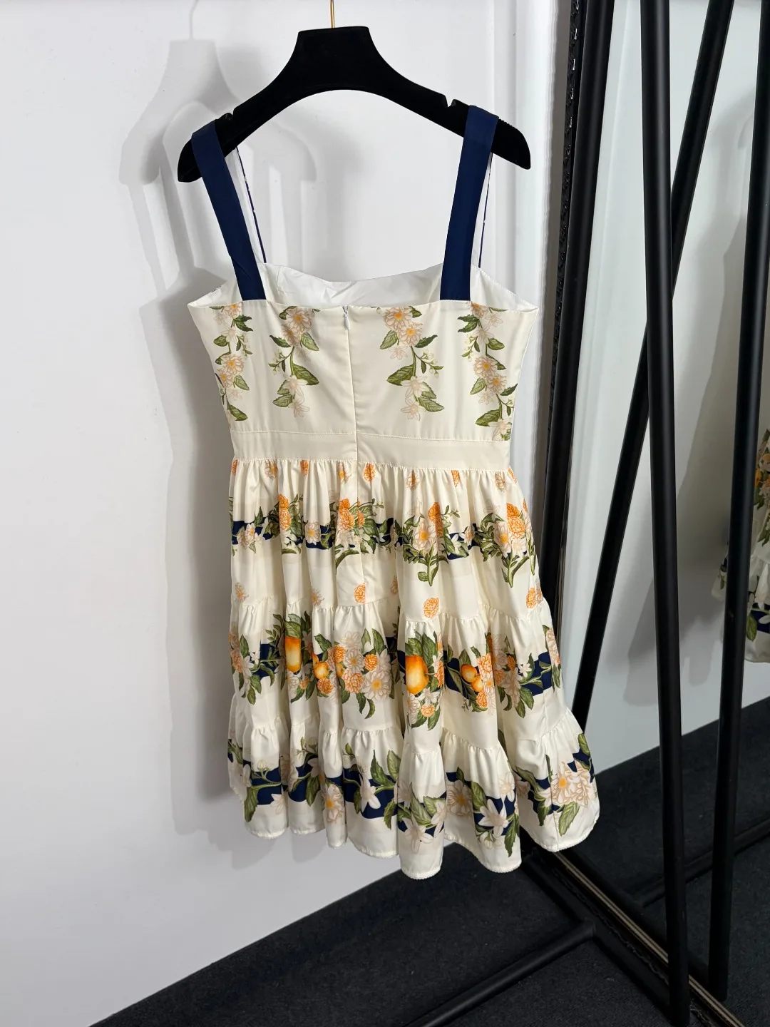 2026 Women's Summer New Tiered Ruffle Print Dress Sweet Waist-Cinching Cami Mini Dress ZX178
2026 Women's Summer New Tiered Ruffle Print Dress Sweet Waist-Cinching Cami Mini Dress ZX178
