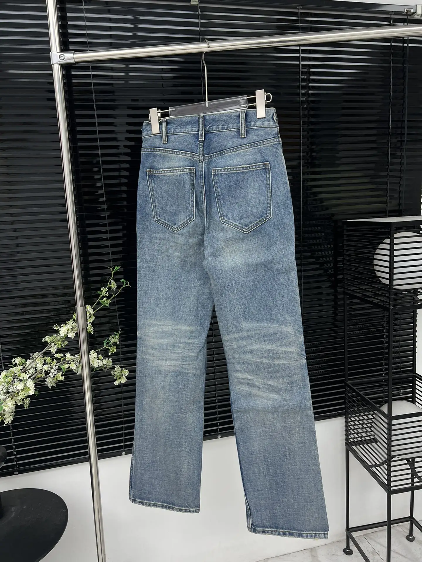 2025 Summer Slim Fit New Women's Clothing Metal Accessories Pure Cotton Material Heavy Washed Vintage Fabric Jeans 
2025 Summer Slim Fit New Women's Clothing Metal Accessories Pure Cotton Material Heavy Washed Vintage Fabric Jeans