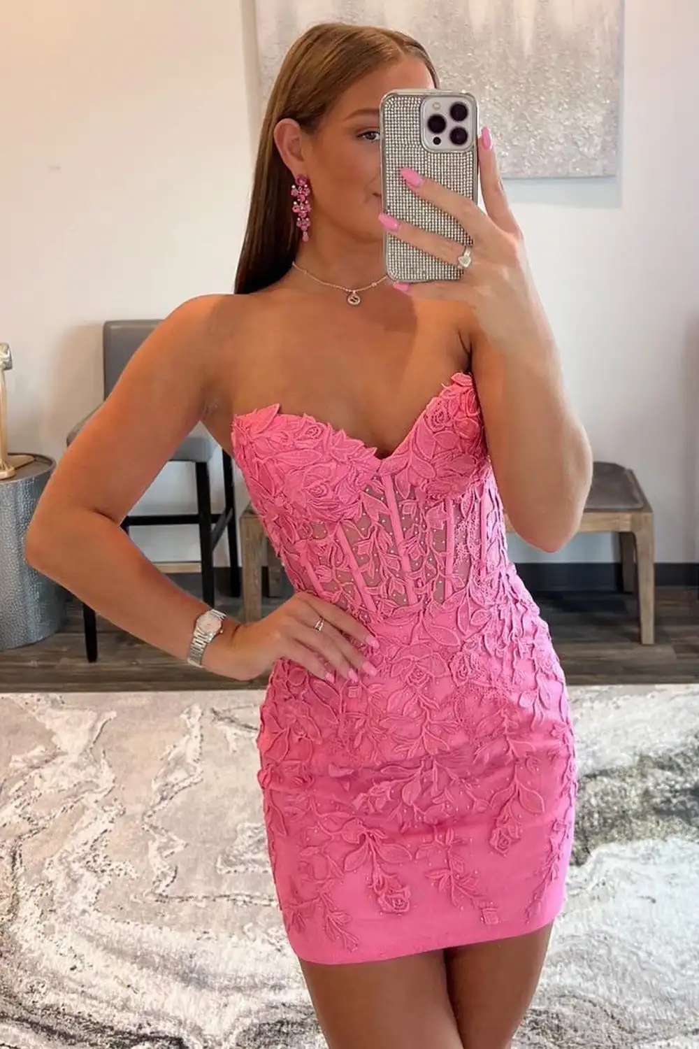 Sweetheart Laces Appliques Homecoming Dresses For Teens Tight Short Prom Dress Sleeveless Backless Mini Cocktail Gowns
Sweetheart Laces Appliques Homecoming Dresses For Teens Tight Short Prom Dress Sleeveless Backless Mini Cocktail Gowns