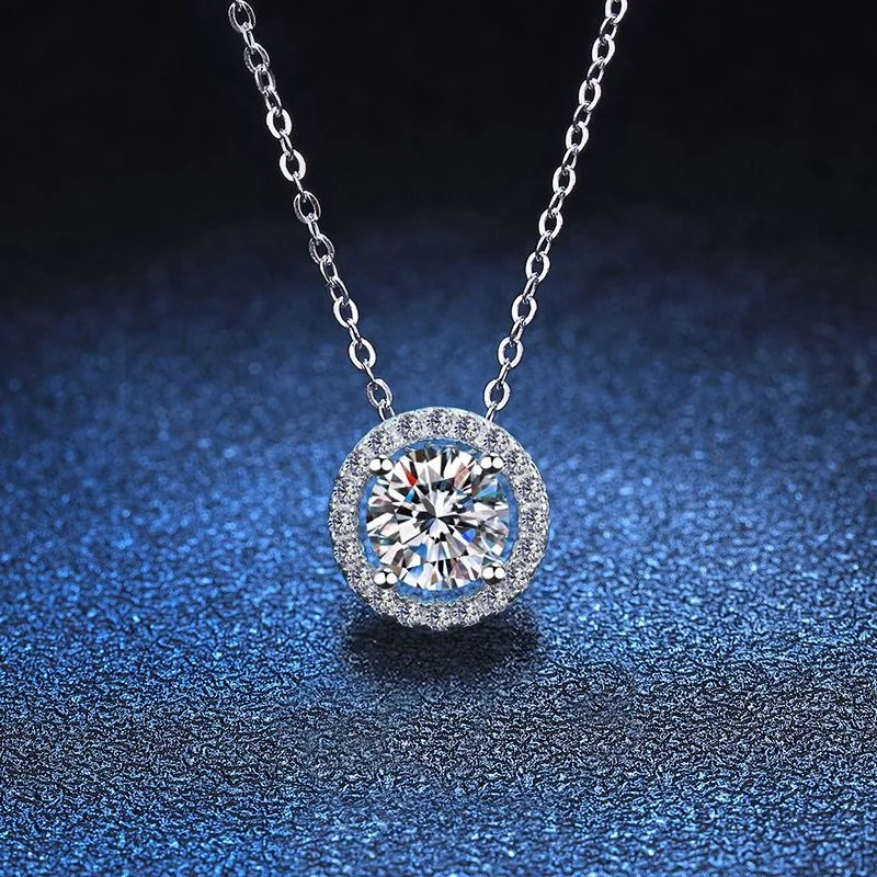S925 Sterling Silver 1CT D Color Moissanite Pendant Necklace Floral Four Leaf Clover Jewelry for Women
S925 Sterling Silver 1CT D Color Moissanite Pendant Necklace Floral Four Leaf Clover Jewelry for Women