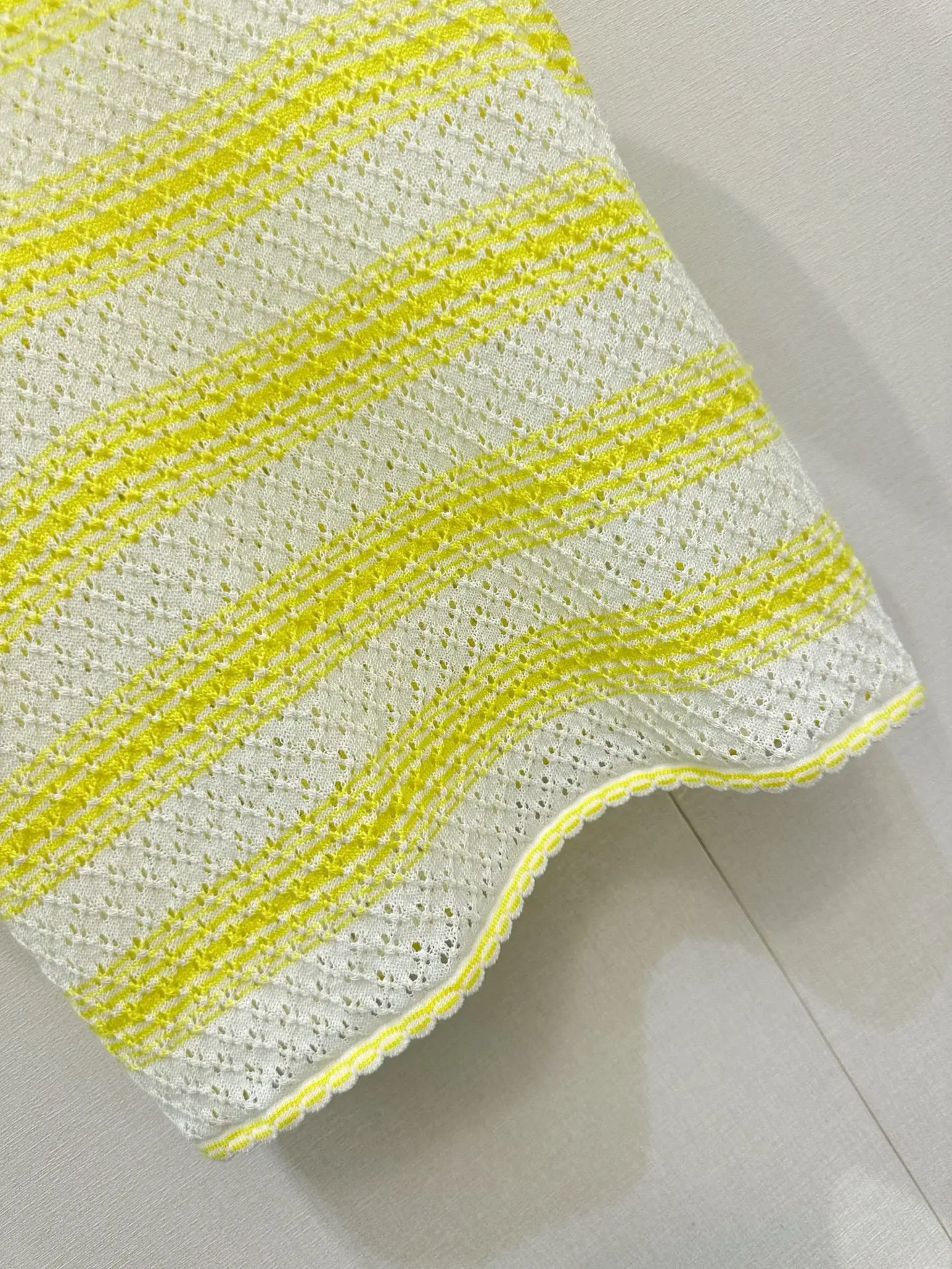 2026 New Fashion Spring Vintage Color Block LoosOff-the-Shoulder Short-Sleeve Knit Top Sweater for Women
2026 New Fashion Spring Vintage Color Block LoosOff-the-Shoulder Short-Sleeve Knit Top Sweater for Women