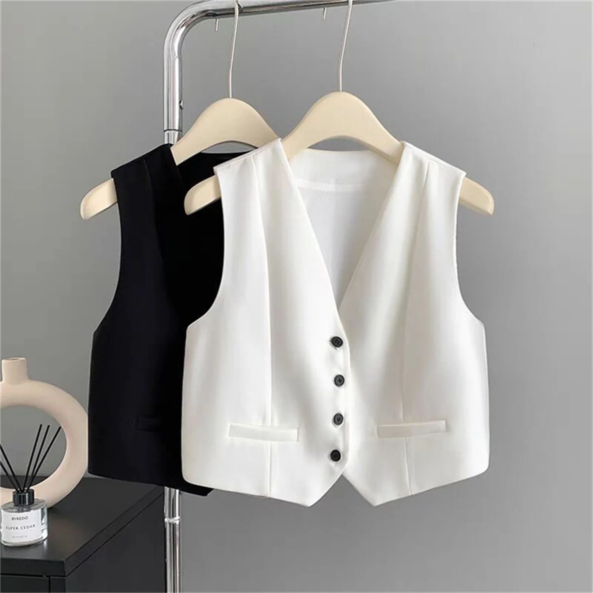 Women Fashion Solid Suit Vest Elegant Sleeveless V-neck Cropped Waistcoat Top Vests Summer Casual Office Lady Chic Loose Jackets
Women Fashion Solid Suit Vest Elegant Sleeveless V-neck Cropped Waistcoat Top Vests Summer Casual Office Lady Chic Loose Jackets