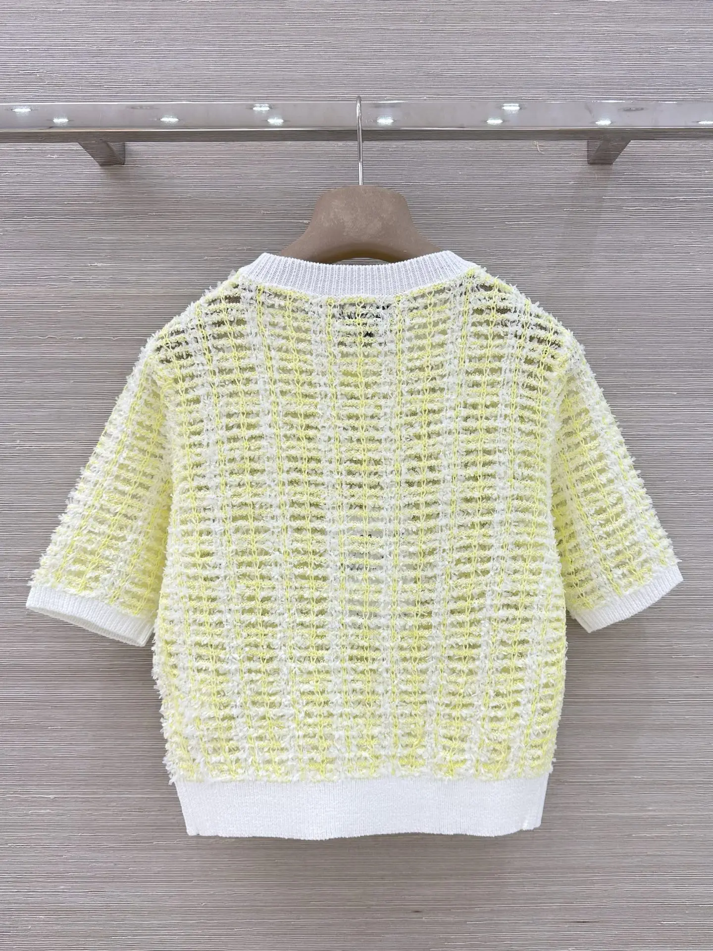 2026 Summer Women's Plush Plaid Hollow Knit Short Sleeve Top Ribbed Waist Slim Fit Top ZX8890
2026 Summer Women's Plush Plaid Hollow Knit Short Sleeve Top Ribbed Waist Slim Fit Top ZX8890