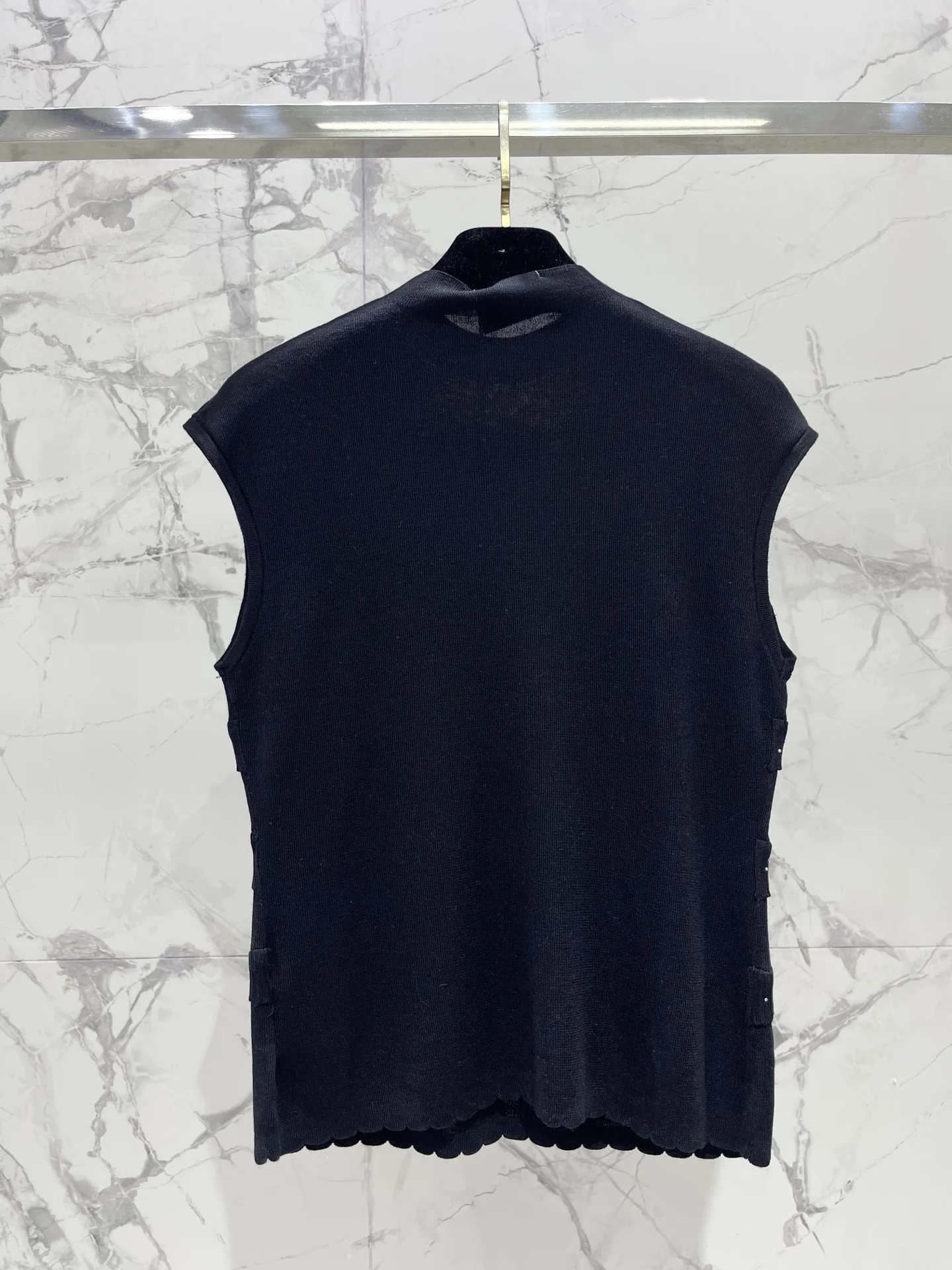 2026 Summer New Style Women's Clothing Knitted Fashion Comfortable Simple Sleeveless V-Neck Women's Top
2026 Summer New Style Women's Clothing Knitted Fashion Comfortable Simple Sleeveless V-Neck Women's Top
