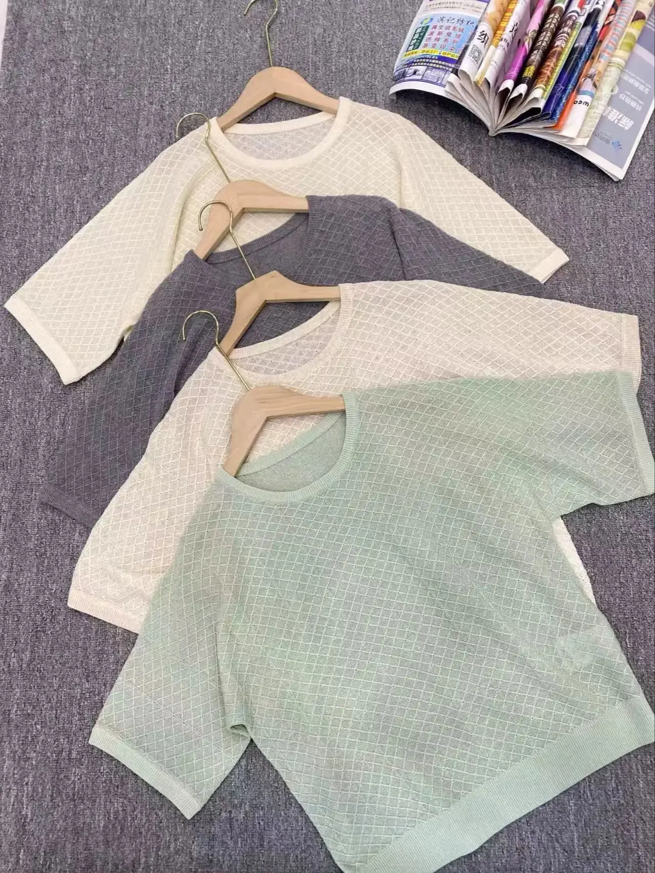 Элегантный однотонный трикотажный топ из льна и лиоцелла
Элегантный однотонный трикотажный топ из льна и лиоцелла