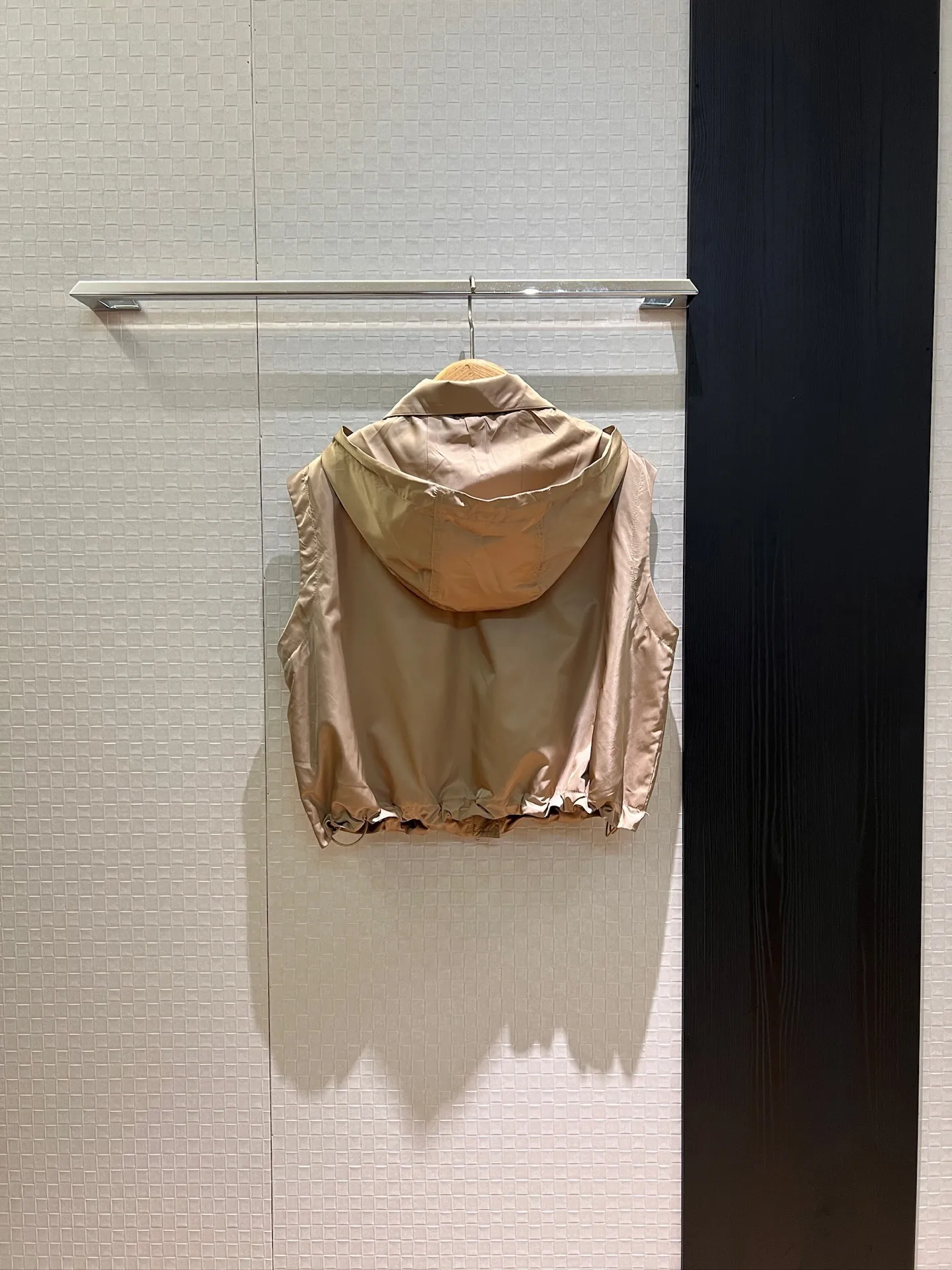 Ladies' Stand-up Collar Hooded Nylon Loose Waistcoat
Ladies' Stand-up Collar Hooded Nylon Loose Waistcoat