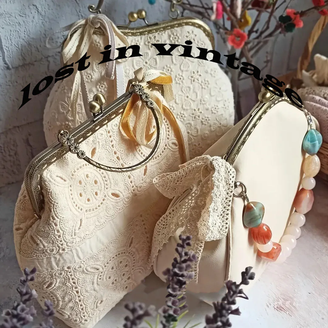 Lost in Vintage Lace Bag Soft Raw Fabric Ball Kiss Metal Bags Evening Clutch Frame Big Purse Bridal Bags 30x23x8cm
Lost in Vintage Lace Bag Soft Raw Fabric Ball Kiss Metal Bags Evening Clutch Frame Big Purse Bridal Bags 30x23x8cm