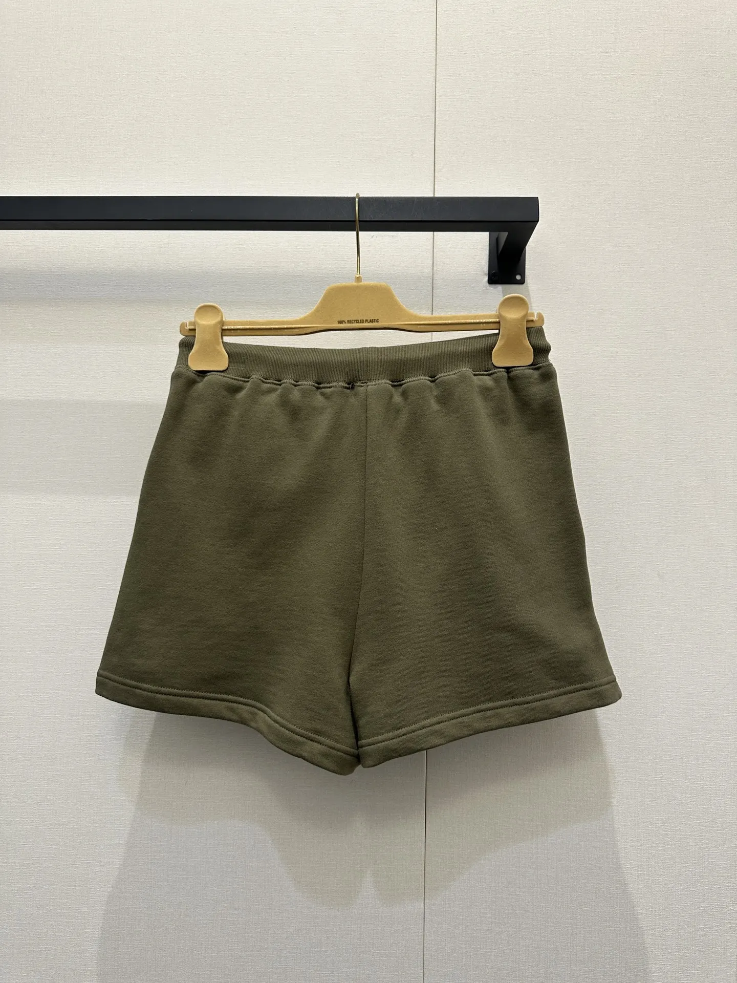 2026 Early Spring New Fashionable gift Olive Green Loose-fitting Zipper Hooded Sweatshirt Coat + Drawstring shorts set
2026 Early Spring New Fashionable gift Olive Green Loose-fitting Zipper Hooded Sweatshirt Coat + Drawstring shorts set