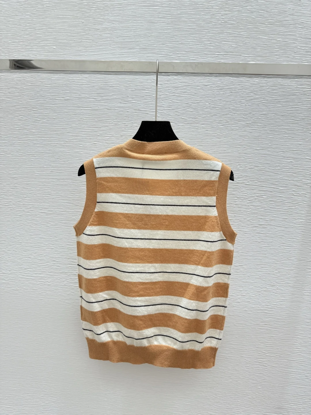 2025 Women's Color Block Tank Top V-Neck Sleeveless Knit Vest Breathable Summer Layering Preppy Style
2025 Women's Color Block Tank Top V-Neck Sleeveless Knit Vest Breathable Summer Layering Preppy Style