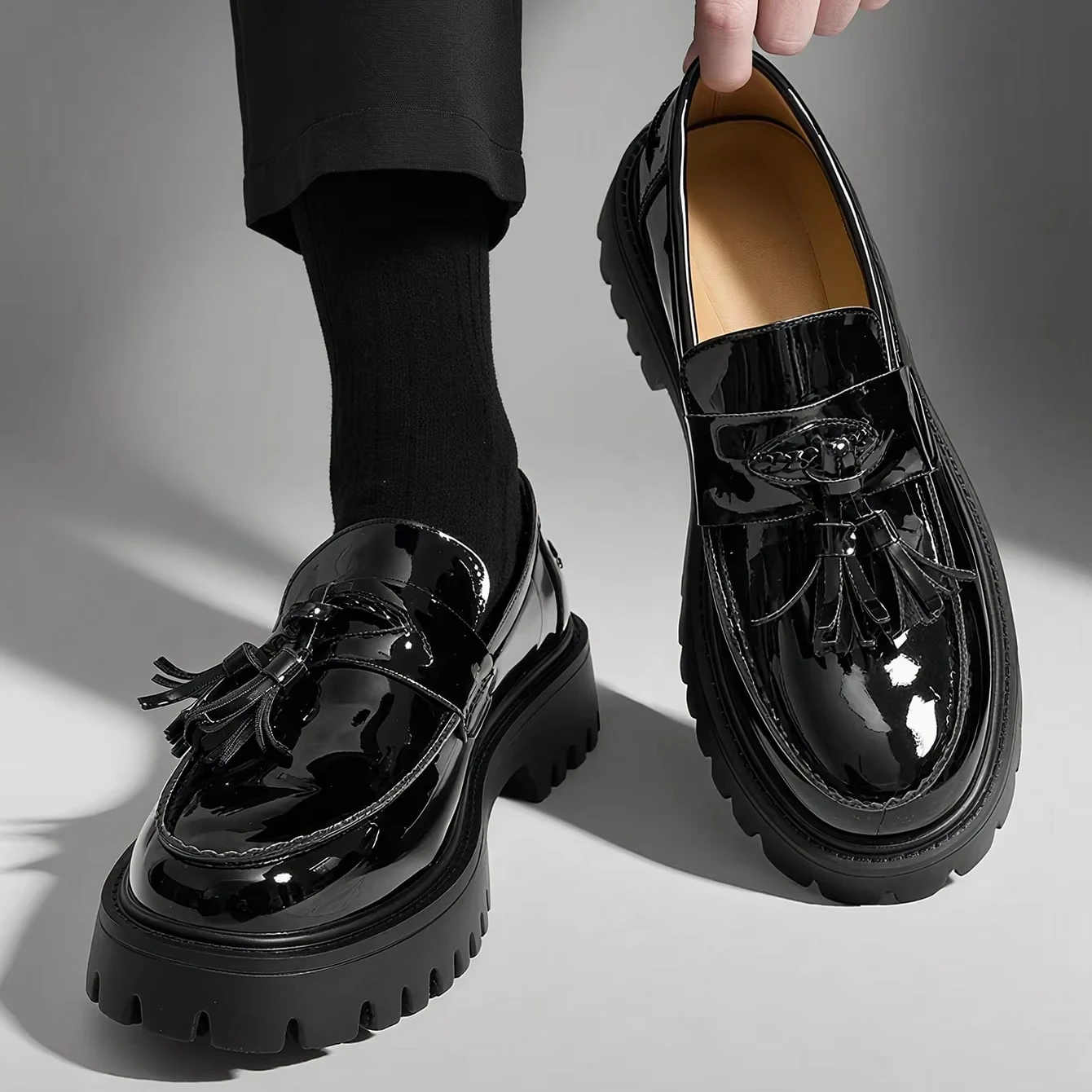 Fashion Tassel Thick Sole Leather Men's Shoes Loafers Slip-On Business Dress Shoes For Gentleman Glossy Formal Party White Shoes
Fashion Tassel Thick Sole Leather Men's Shoes Loafers Slip-On Business Dress Shoes For Gentleman Glossy Formal Party White Shoes