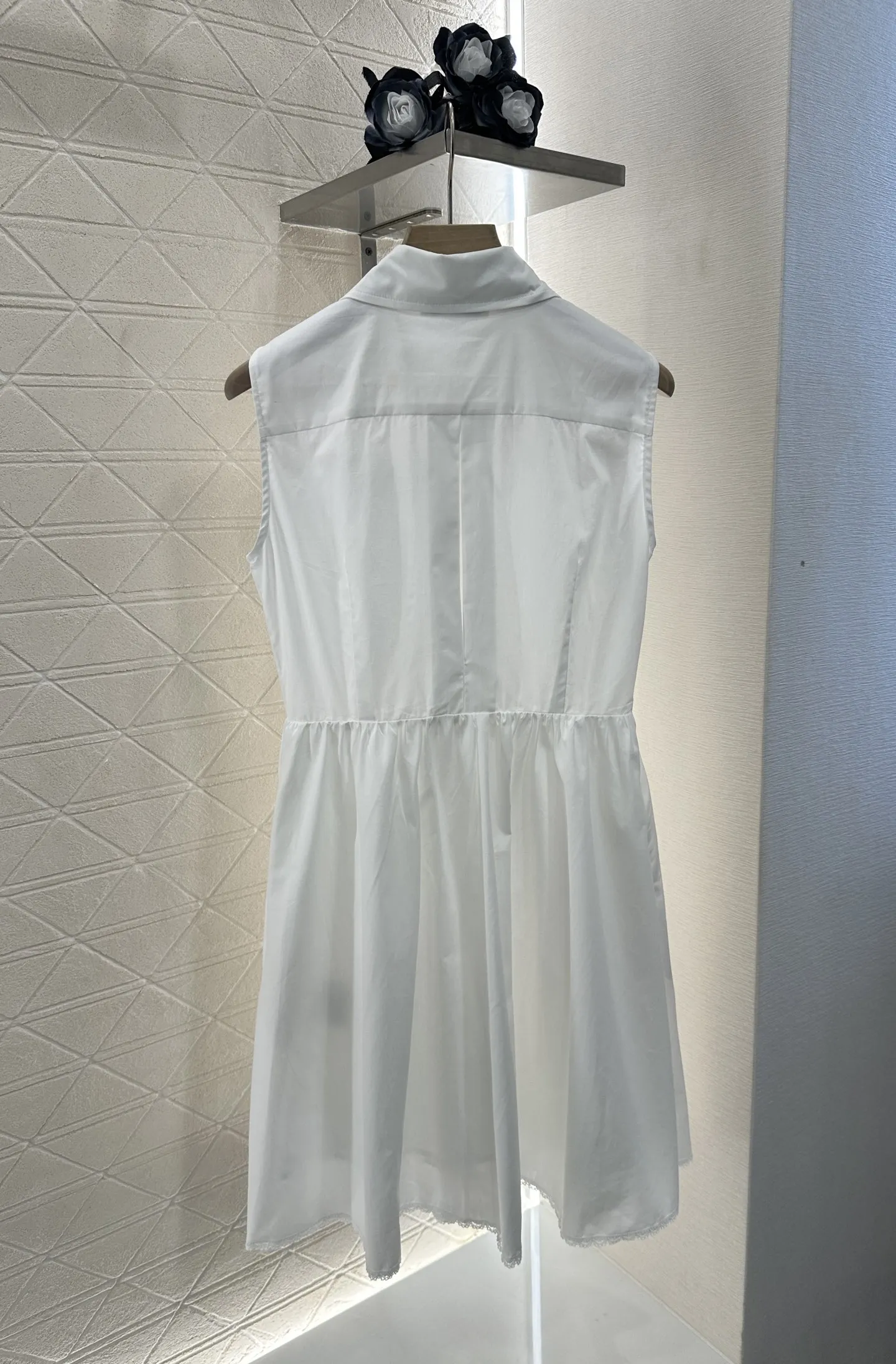 2025 Spring Summer Casual Versatile White Solid Color Sleeveless Dress Pure Cotton Buttons
2025 Spring Summer Casual Versatile White Solid Color Sleeveless Dress Pure Cotton Buttons