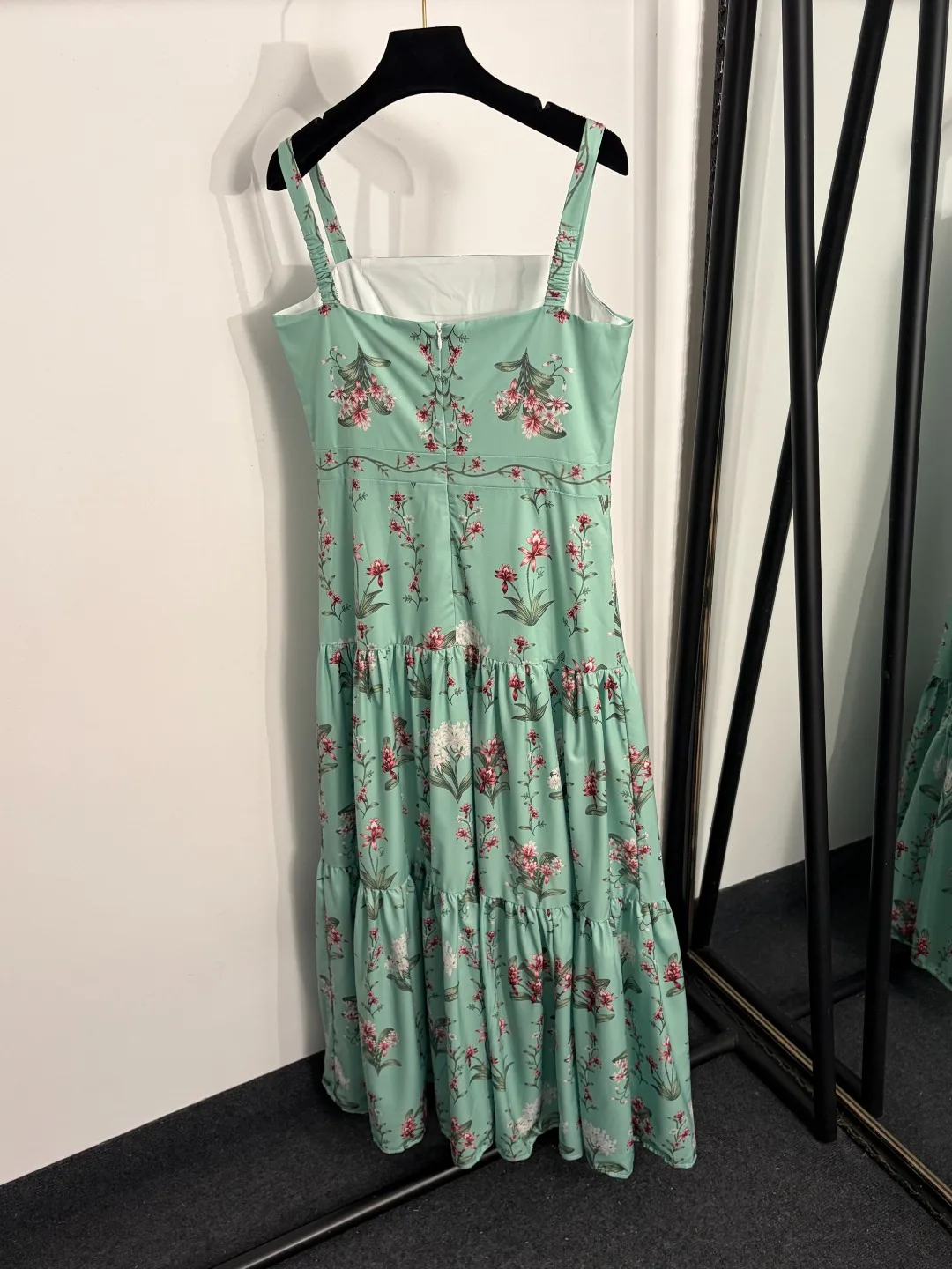 2026 Women's Summer New Fresh Floral Print Strap Maxi Dress Gentle Waist-Cinching Tiered Dress ZX176
2026 Women's Summer New Fresh Floral Print Strap Maxi Dress Gentle Waist-Cinching Tiered Dress ZX176
