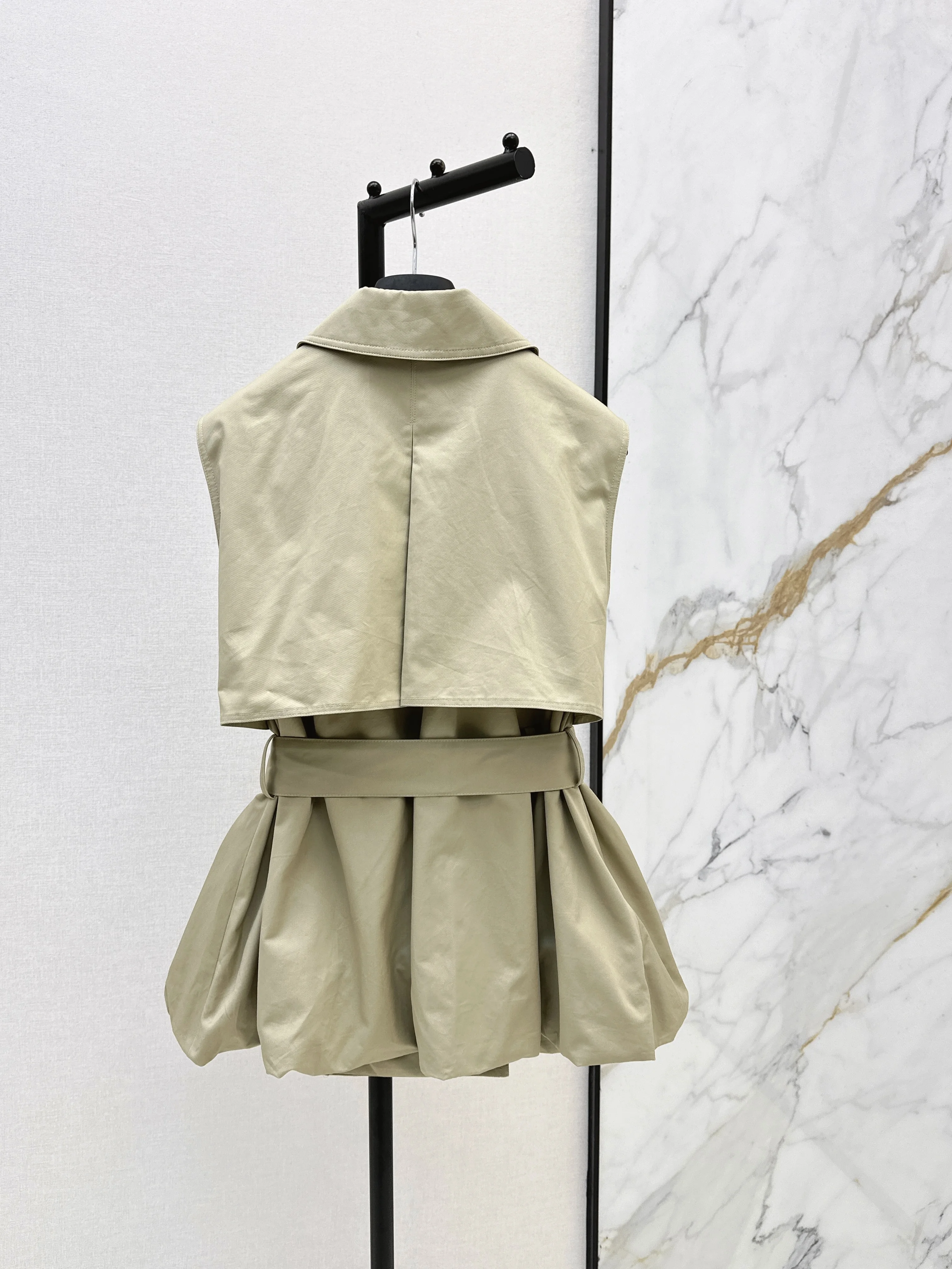 2026 Early Spring Designer Dress Ruffled sleeves with Belt velvet Mid-Length A-line Button Slimming Half-Sleeved
2026 Early Spring Designer Dress Ruffled sleeves with Belt velvet Mid-Length A-line Button Slimming Half-Sleeved