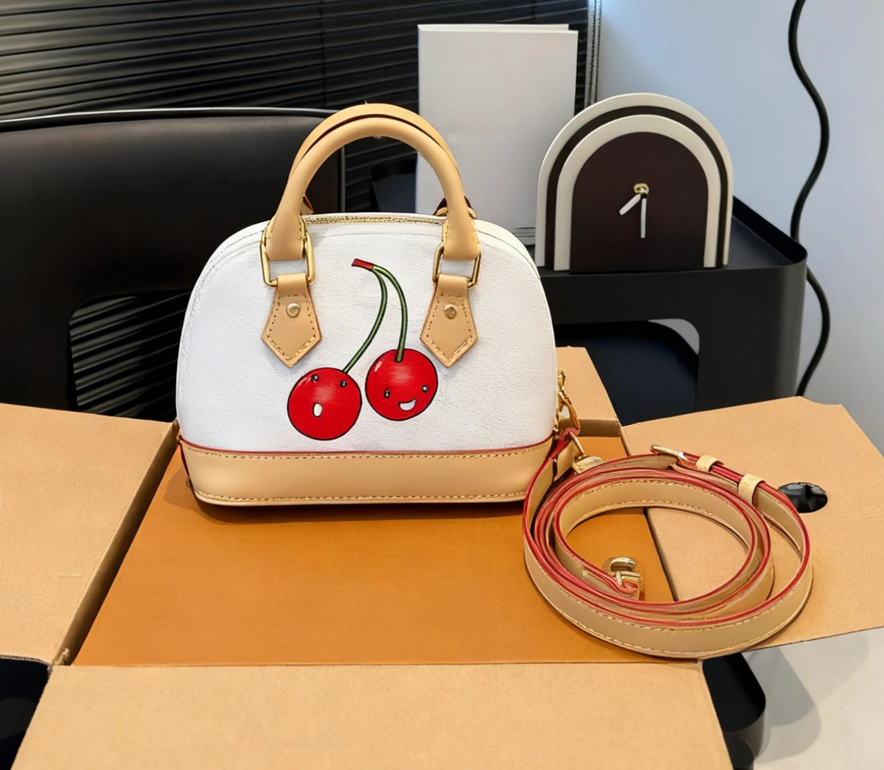 2025 модная новая женская сумка с вишней, сумка для вечеринок, сумка с вишней, 16 см х 12 см 
2025 модная новая женская сумка с вишней, сумка для вечеринок, сумка с вишней, 16 см х 12 см