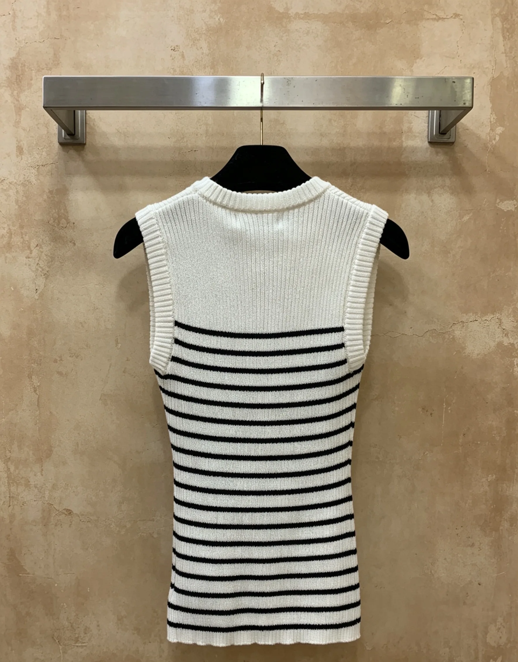 2026 Summer Women's Fashionably Simple, Breathable, Fitted and Slimming Striped Knit Women's V-Neck Tunic Top
2026 Summer Women's Fashionably Simple, Breathable, Fitted and Slimming Striped Knit Women's V-Neck Tunic Top