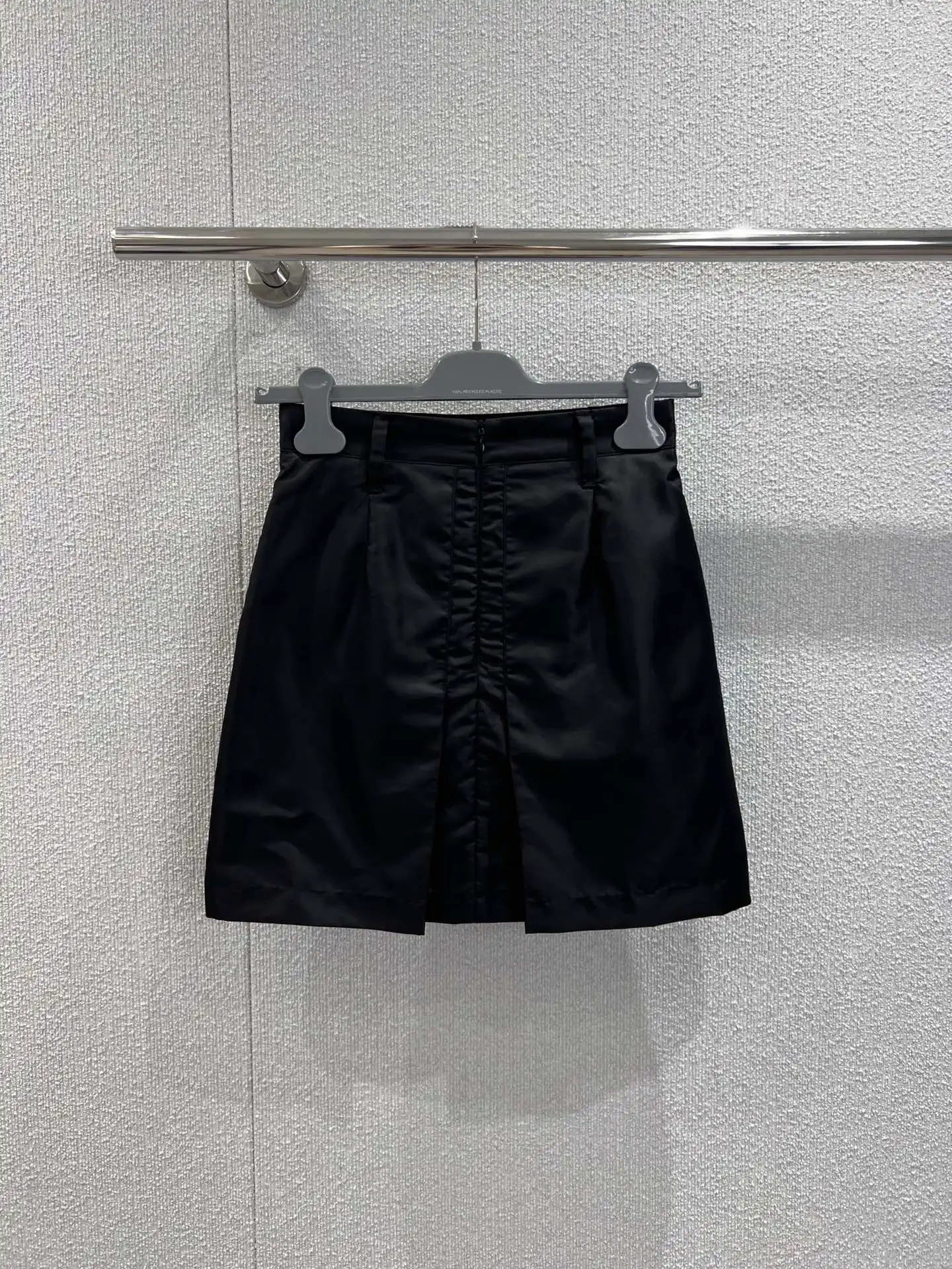 2025 Spring/Summer New Women's Wear Solid Color Design Exquisite Fashion Versatile Retro High Quality Half Skirt HL006
2025 Spring/Summer New Women's Wear Solid Color Design Exquisite Fashion Versatile Retro High Quality Half Skirt HL006