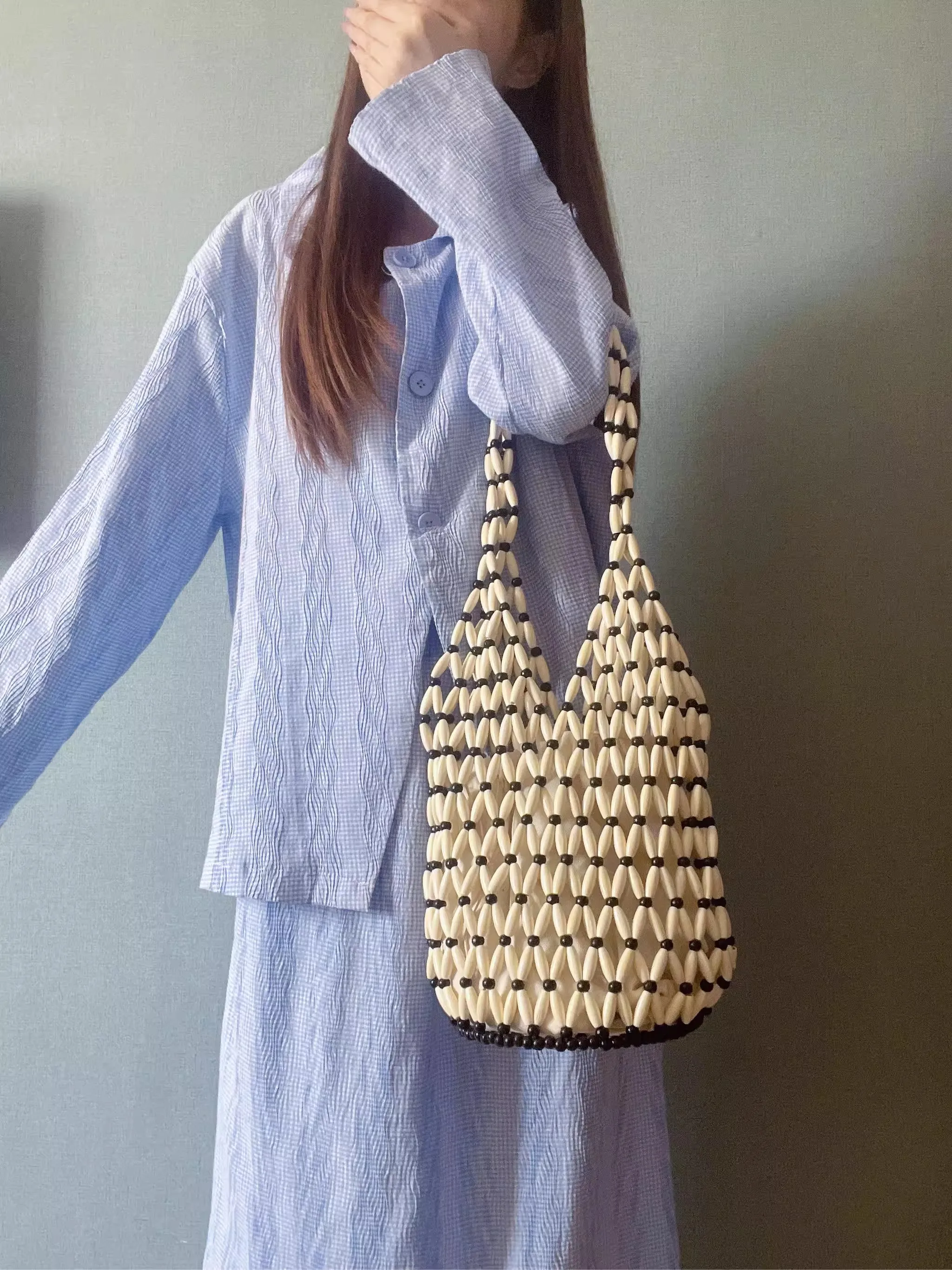 Women Woven hand bag summer design hollow-out wooden bead tote bucket shoulder bag female Reticulate netted canvas beach handbag
Women Woven hand bag summer design hollow-out wooden bead tote bucket shoulder bag female Reticulate netted canvas beach handbag