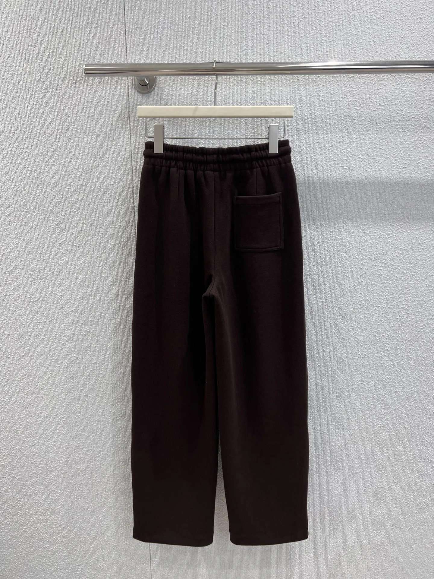 2052 New and Comfortable Early Autumn Preppy Style Drawstring High-waisted Wide-leg Denim trousers
2052 New and Comfortable Early Autumn Preppy Style Drawstring High-waisted Wide-leg Denim trousers