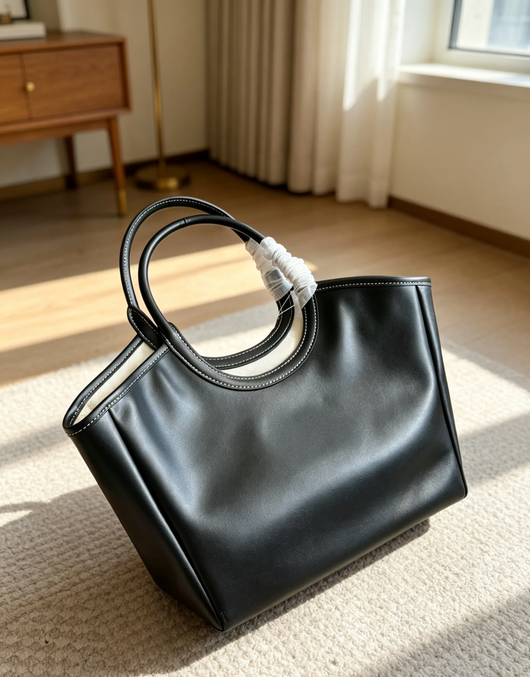 2026 Size: 28X22 cm no box New Model - Versatile and Fashionable PU Leather Bag - Durable, High-Quality and Affordable
2026 Size: 28X22 cm no box New Model - Versatile and Fashionable PU Leather Bag - Durable, High-Quality and Affordable