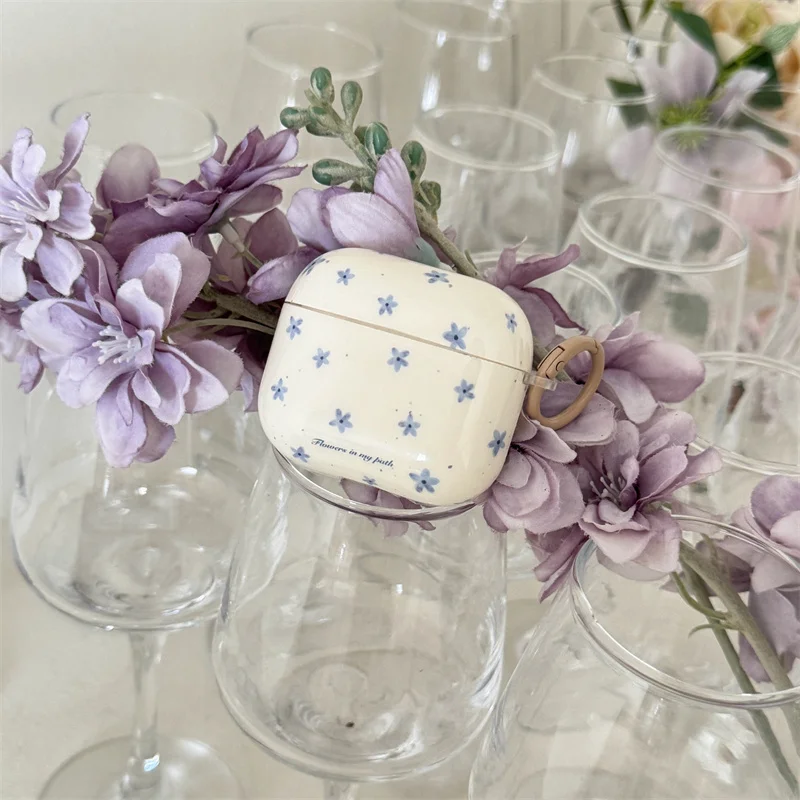 Ins Spring full screen blue flower patterned headphone covers For AirPods 1 or 2 3 4 Airpods Pro 2 headphone covers protect Capa
Ins Spring full screen blue flower patterned headphone covers For AirPods 1 or 2 3 4 Airpods Pro 2 headphone covers protect Capa