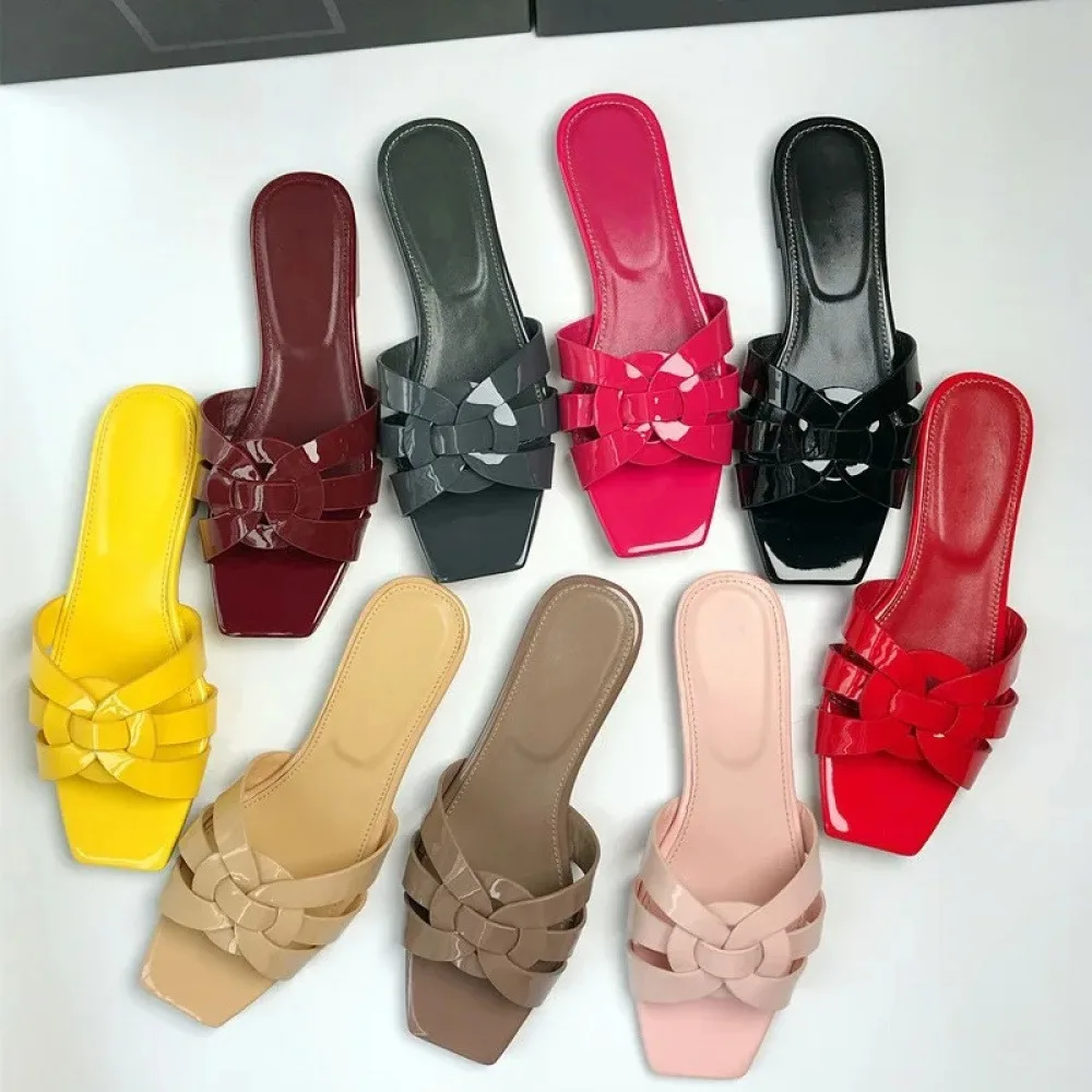 2026 European And American Genuine Leather Women's Flat Slippers, Large-sized Sandals, Flip-flops, Brand Designer Sandals
2026 European And American Genuine Leather Women's Flat Slippers, Large-sized Sandals, Flip-flops, Brand Designer Sandals