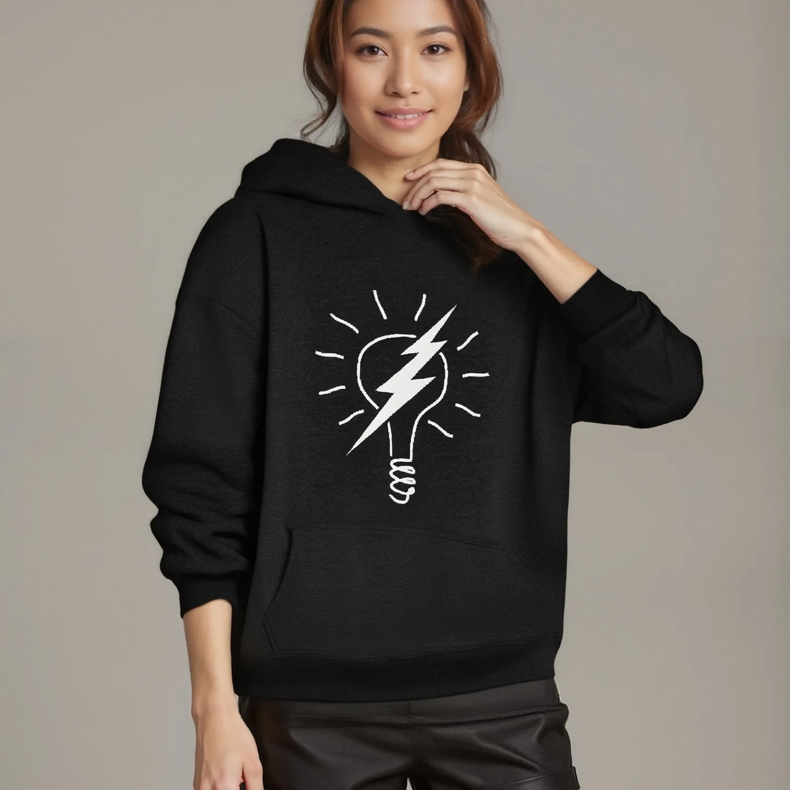 Толстовка с лампочкой молнии Уютная черная толстовка с креативной лампочкой Графический повседневный свободный удобный топ с длинными рукавами в модном стиле
Толстовка с лампочкой молнии Уютная черная толстовка с креативной лампочкой Графический повседневный свободный удобный топ с длинными рукавами в модном стиле