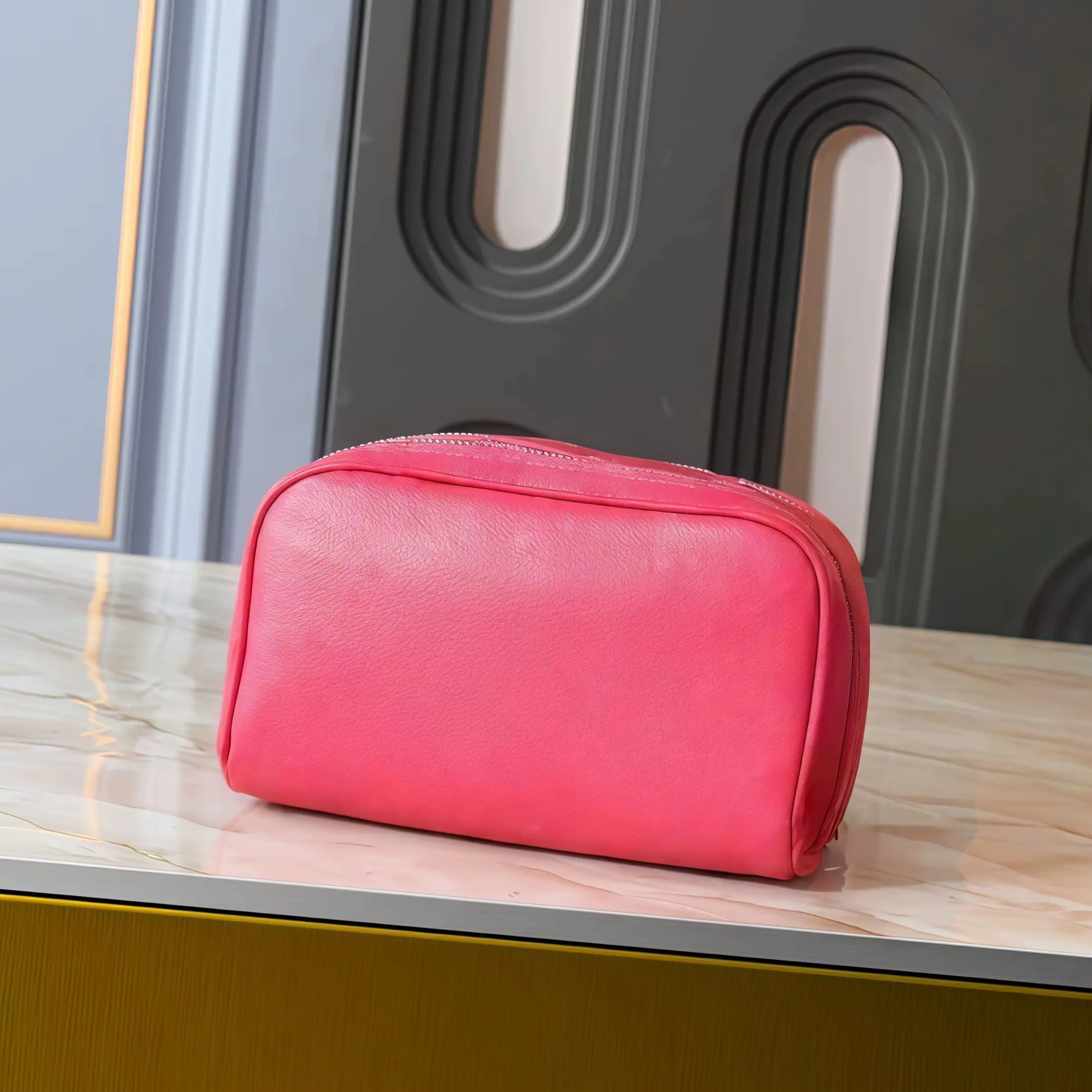 2026 Новая женская кожаная сумка/сумка через плечо, розовая воловья кожа, 20 x 13 x 12 (см)
2026 Новая женская кожаная сумка/сумка через плечо, розовая воловья кожа, 20 x 13 x 12 (см)