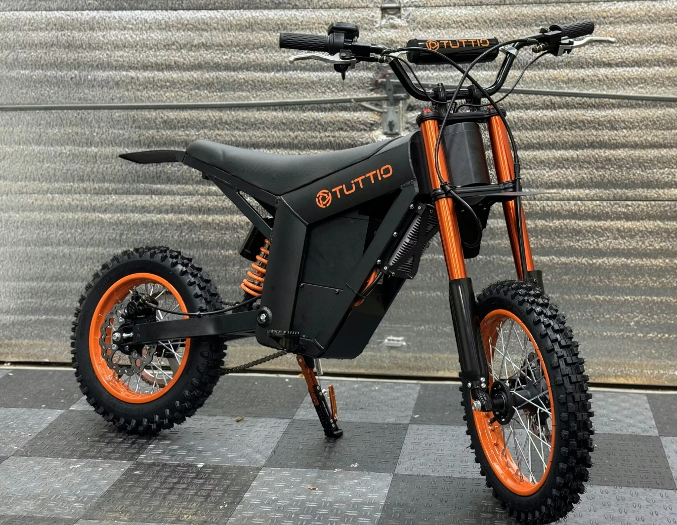 BRAND NEW BEST PROMO TUTTIO Soleil01 2000W Electric Dirt Bike Adult, 48V 21AH 37MPH, Electric Motorcycle 14"&12"Tire
BRAND NEW BEST PROMO TUTTIO Soleil01 2000W Electric Dirt Bike Adult, 48V 21AH 37MPH, Electric Motorcycle 14"&12"Tire