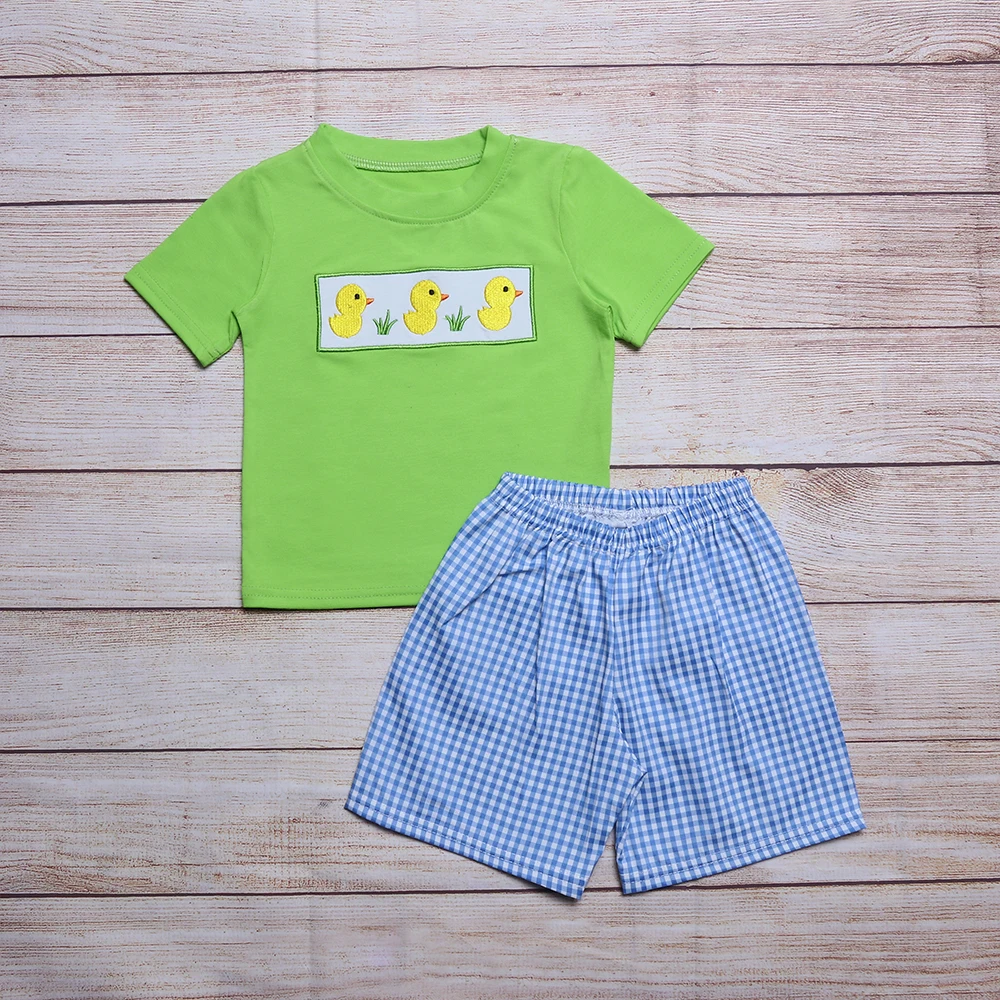 Baby New Cotton Short Sleeved Green T-shirt Set Round Neck Little Duck Embroidery Boy Top Clothes And Blue Lattice Shorts Suit
Baby New Cotton Short Sleeved Green T-shirt Set Round Neck Little Duck Embroidery Boy Top Clothes And Blue Lattice Shorts Suit