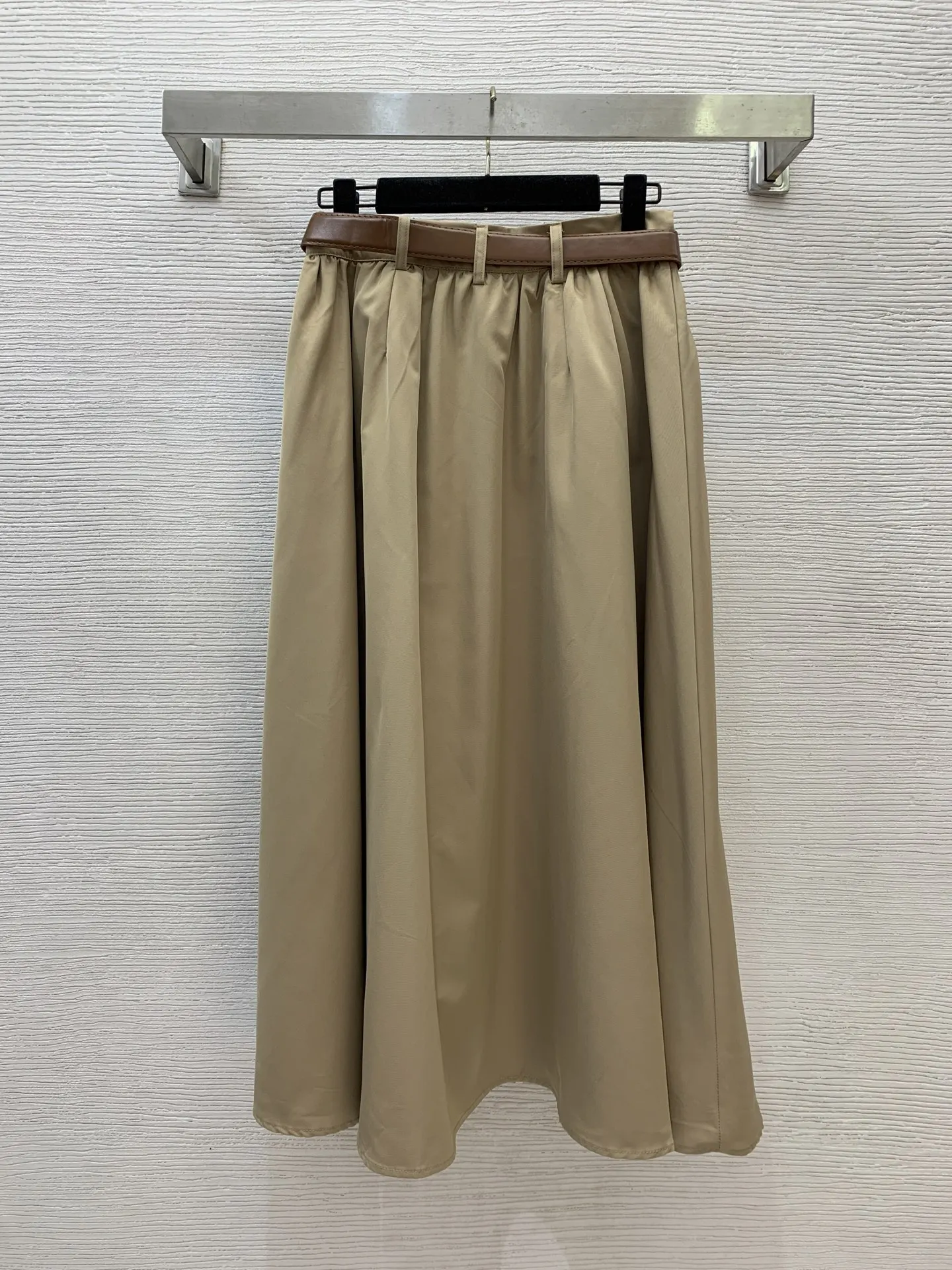Summer New Double Pocket Pleated Design Simple Classic Fashion Ladies Skirt with Belt
Summer New Double Pocket Pleated Design Simple Classic Fashion Ladies Skirt with Belt
