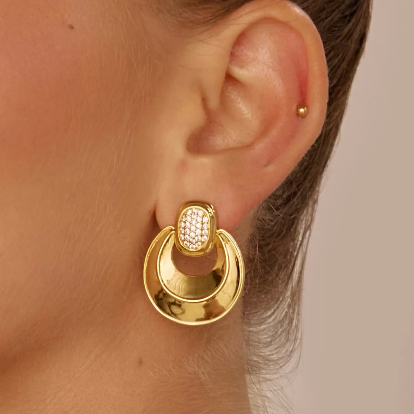 Miranda Fashion Doorknocker Style Statement Hoops With Detail Earrings for Women 18K Plated Waterproof Charm Statement Jewelry
Miranda Fashion Doorknocker Style Statement Hoops With Detail Earrings for Women 18K Plated Waterproof Charm Statement Jewelry