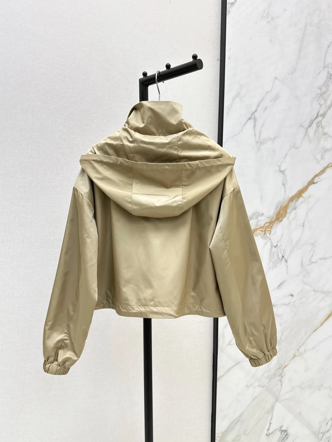 Fashion new style age-reducing sports girl style suit zipper cardigan hooded jacket with shorts sportswear
Fashion new style age-reducing sports girl style suit zipper cardigan hooded jacket with shorts sportswear