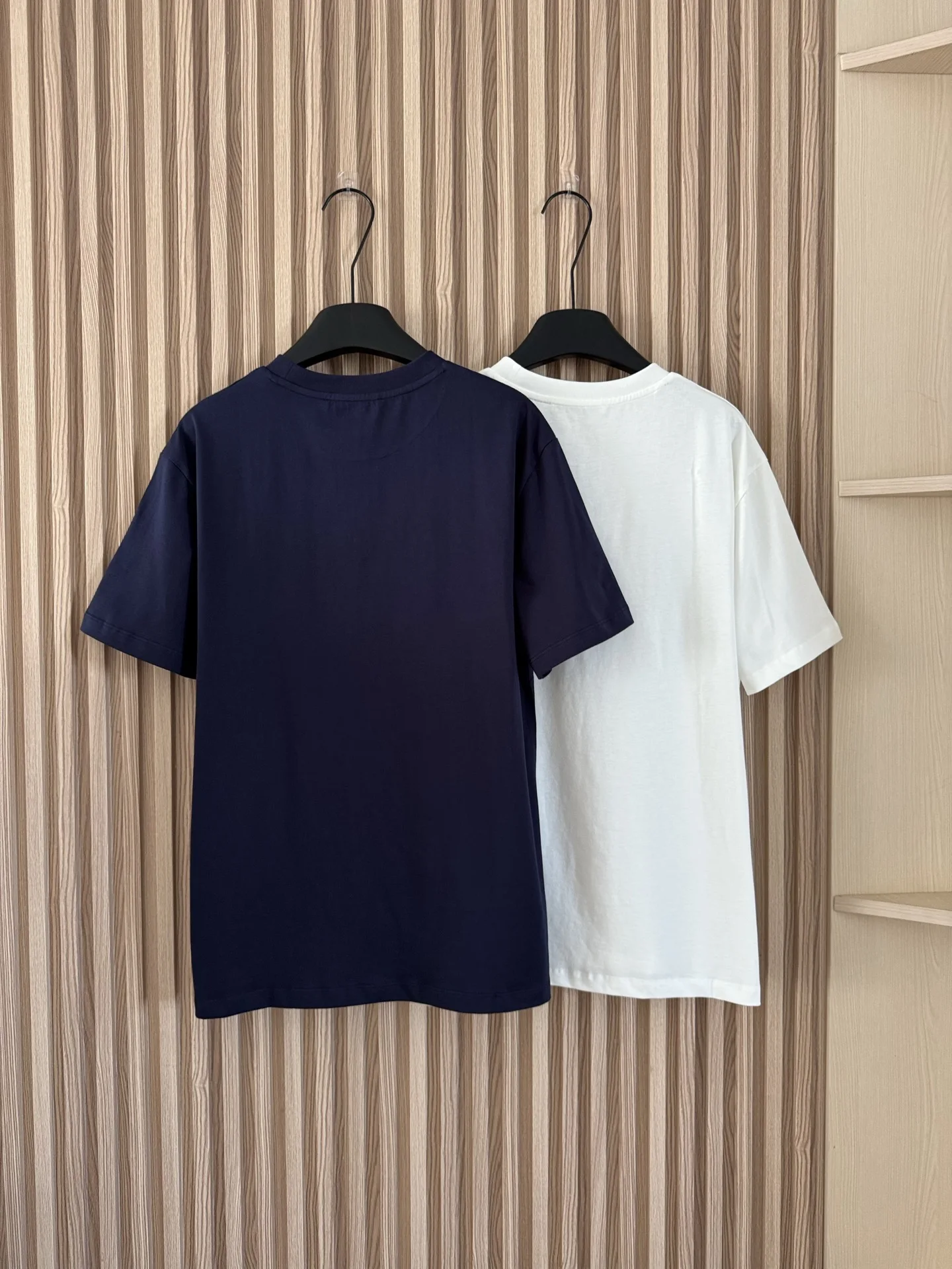 26 early spring new women's clothing new item pullover round neck short sleeved solid color T-shirt knitted loose top
26 early spring new women's clothing new item pullover round neck short sleeved solid color T-shirt knitted loose top