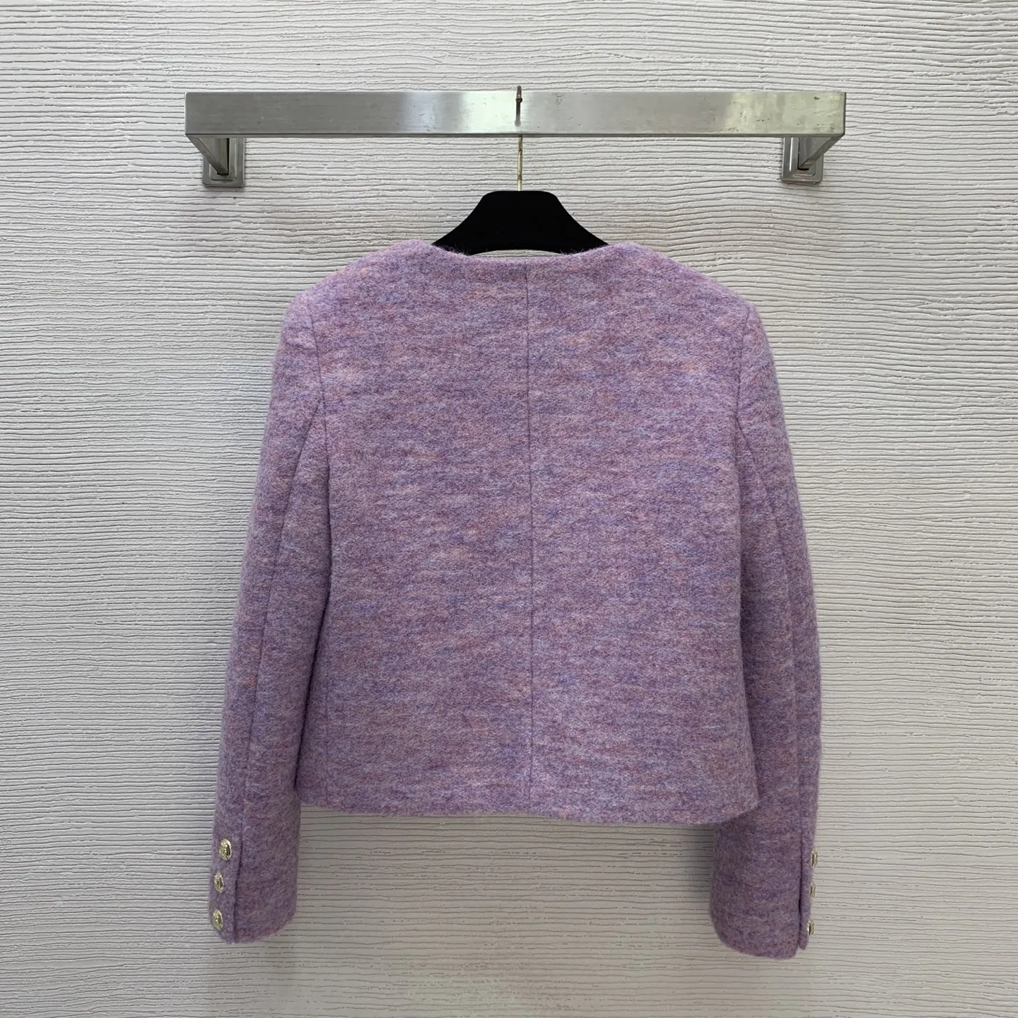 New purple wool blended woolen fabric with fashionable temperament, gold button round neck long sleeved short jacket
New purple wool blended woolen fabric with fashionable temperament, gold button round neck long sleeved short jacket