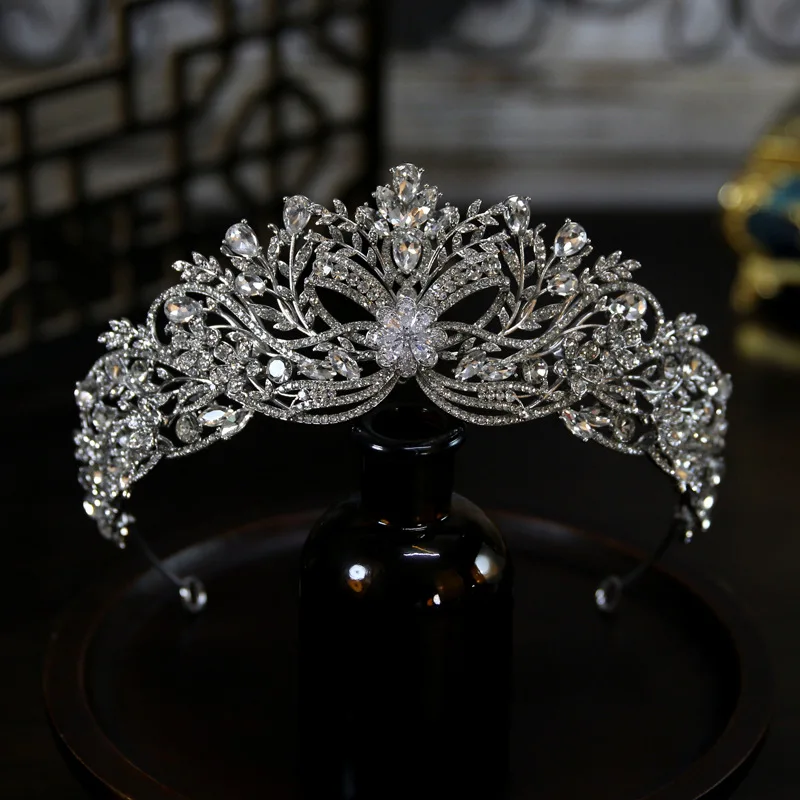 Luxury Zircon Bow Crystal Bride Wedding Crown Hair Tiara Beautiful Exquisite Party Birthday Accessory
Luxury Zircon Bow Crystal Bride Wedding Crown Hair Tiara Beautiful Exquisite Party Birthday Accessory