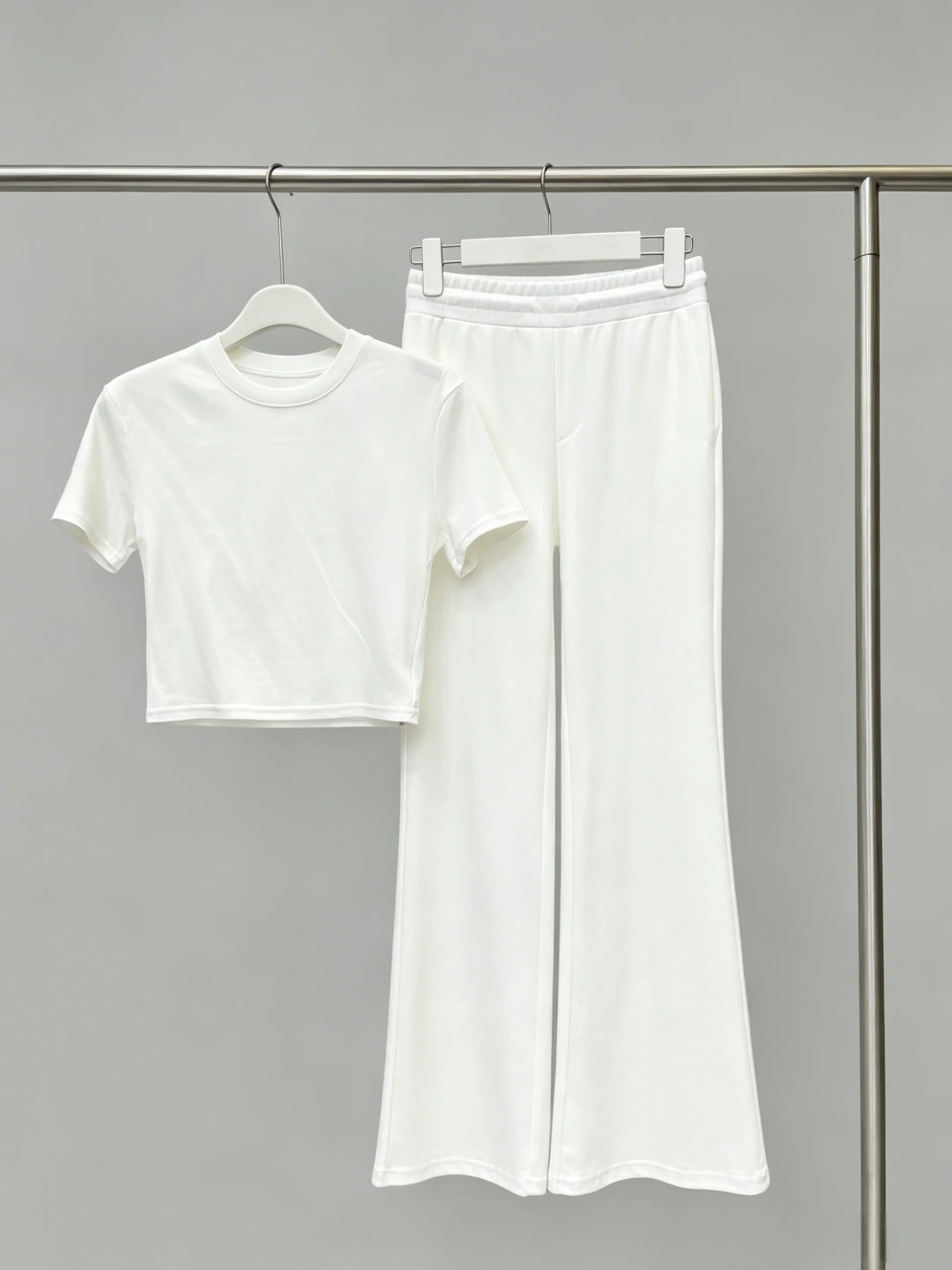 2026 New Ladies Slim Fit 2 Piece Outfit Size M White Cropped Top & High Waist Flare Leg Pants Code 064
2026 New Ladies Slim Fit 2 Piece Outfit Size M White Cropped Top & High Waist Flare Leg Pants Code 064