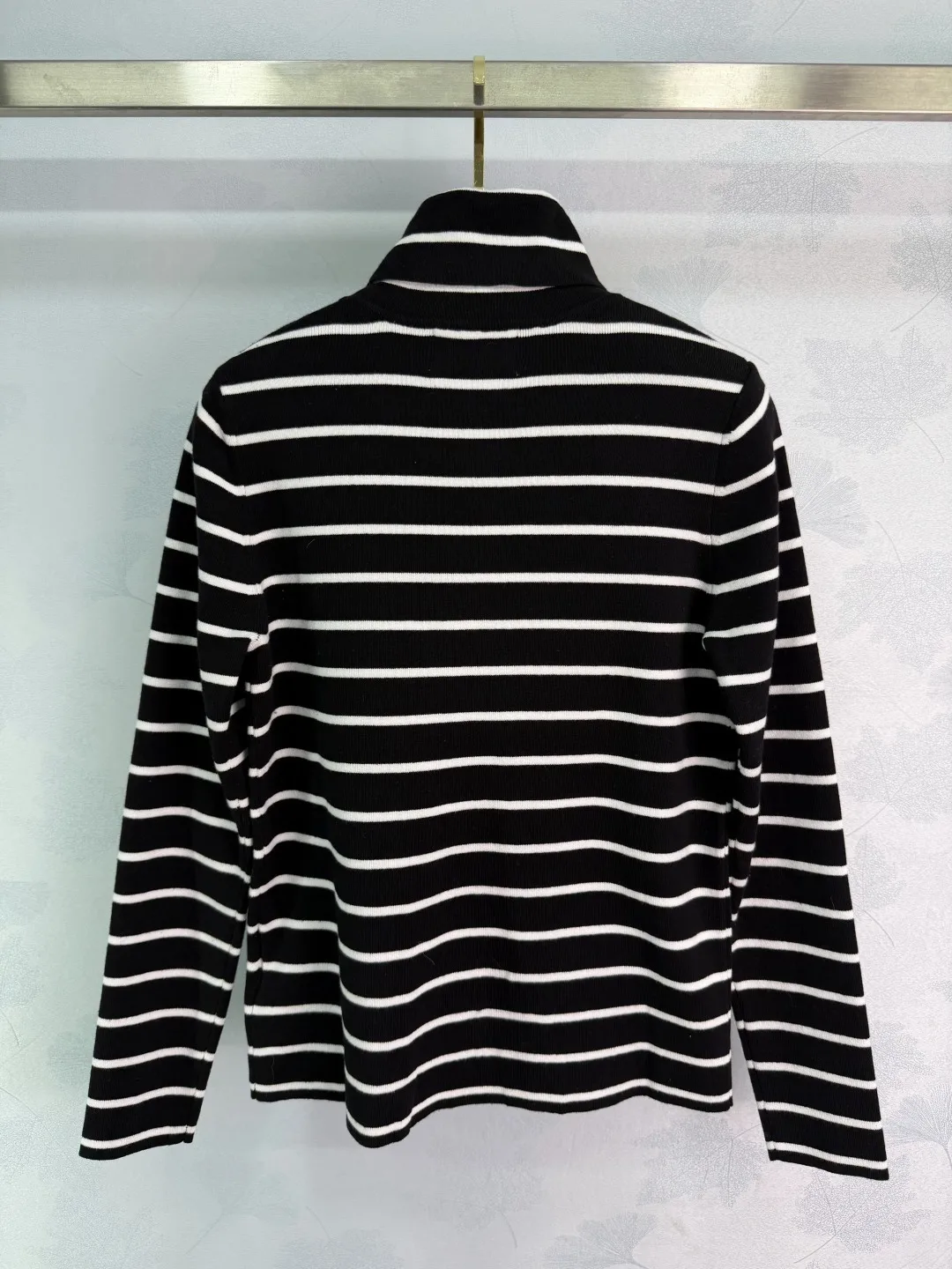 Women's new autumn and winter wool striped high neck knitted sweater, high neck warm pullover top
Women's new autumn and winter wool striped high neck knitted sweater, high neck warm pullover top