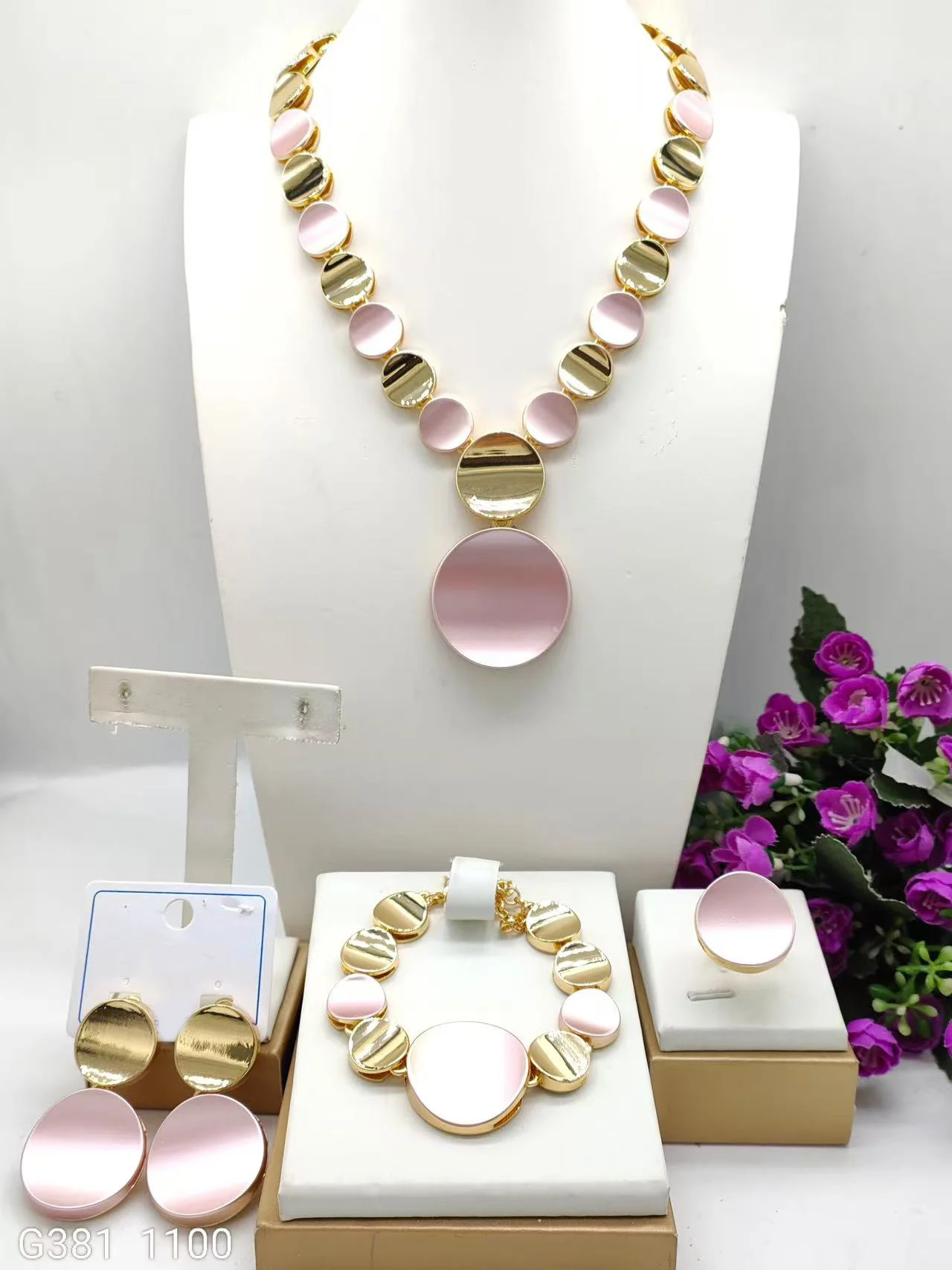 Simple Geometric Shape Two Tone Italian Jewelry Set Statement Collar Brazalete Aretes Anillo 4PC Jewels Set for Wedding Party
Simple Geometric Shape Two Tone Italian Jewelry Set Statement Collar Brazalete Aretes Anillo 4PC Jewels Set for Wedding Party