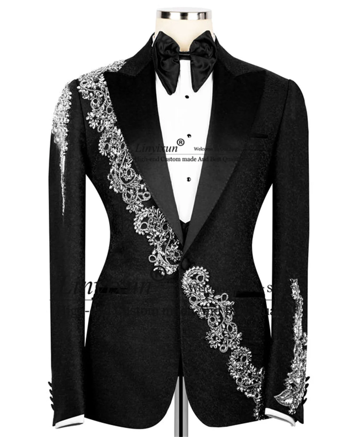 Luxury Beaded Applique Tuxedos Men Suit 3 Pieces Sets Male Prom Party Blazers Jacquard Groom Customized traje de hombre elegante
Luxury Beaded Applique Tuxedos Men Suit 3 Pieces Sets Male Prom Party Blazers Jacquard Groom Customized traje de hombre elegante