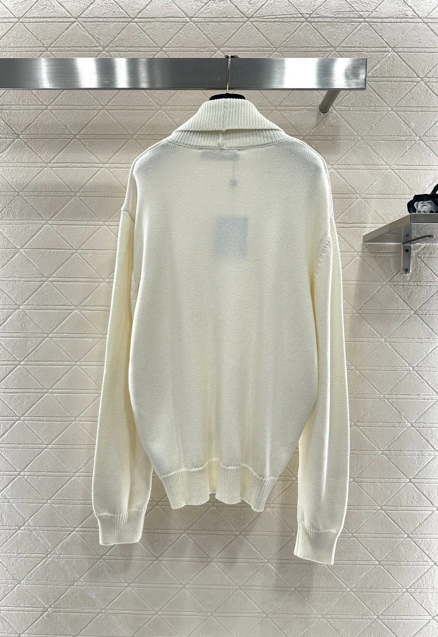 2025 Early Autumn Fashion Women's Clothing Lapel Large Open Knitted Coat Large V-Neck Front Overlapping Large Open T-Shirt
2025 Early Autumn Fashion Women's Clothing Lapel Large Open Knitted Coat Large V-Neck Front Overlapping Large Open T-Shirt