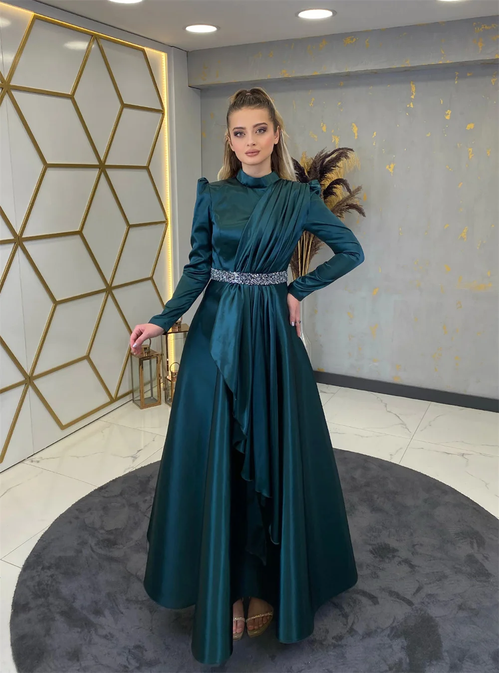 Satin Pleated Ladies Long Sleeve Belt Beaded Formal Occasion Evening Dress Muslim Women Prom Dresses Floor Length فساتين السهرة
Satin Pleated Ladies Long Sleeve Belt Beaded Formal Occasion Evening Dress Muslim Women Prom Dresses Floor Length فساتين السهرة