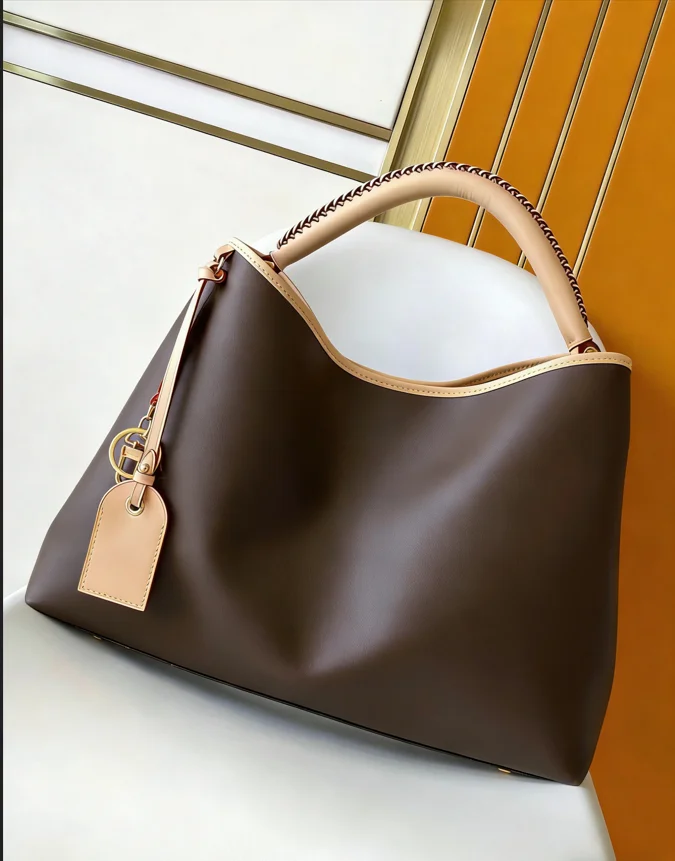 Ladies' High-end Retro Light Luxury PU leather Hand-held Tote Bag, Large Capacity High-end Fashion Bag 42*32cm
Ladies' High-end Retro Light Luxury PU leather Hand-held Tote Bag, Large Capacity High-end Fashion Bag 42*32cm