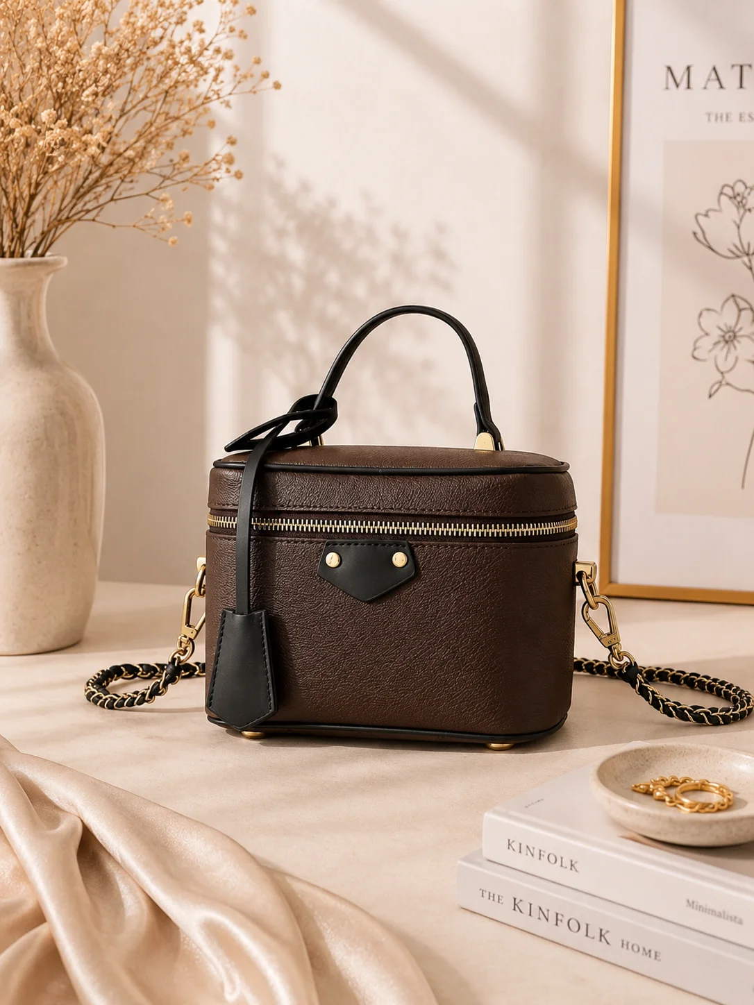New Luxury Women'S Bag 19X11X13CM Portable Small Cosmetic Bag Designer Inspired Handbag With Shoulder Strap No Box
New Luxury Women'S Bag 19X11X13CM Portable Small Cosmetic Bag Designer Inspired Handbag With Shoulder Strap No Box