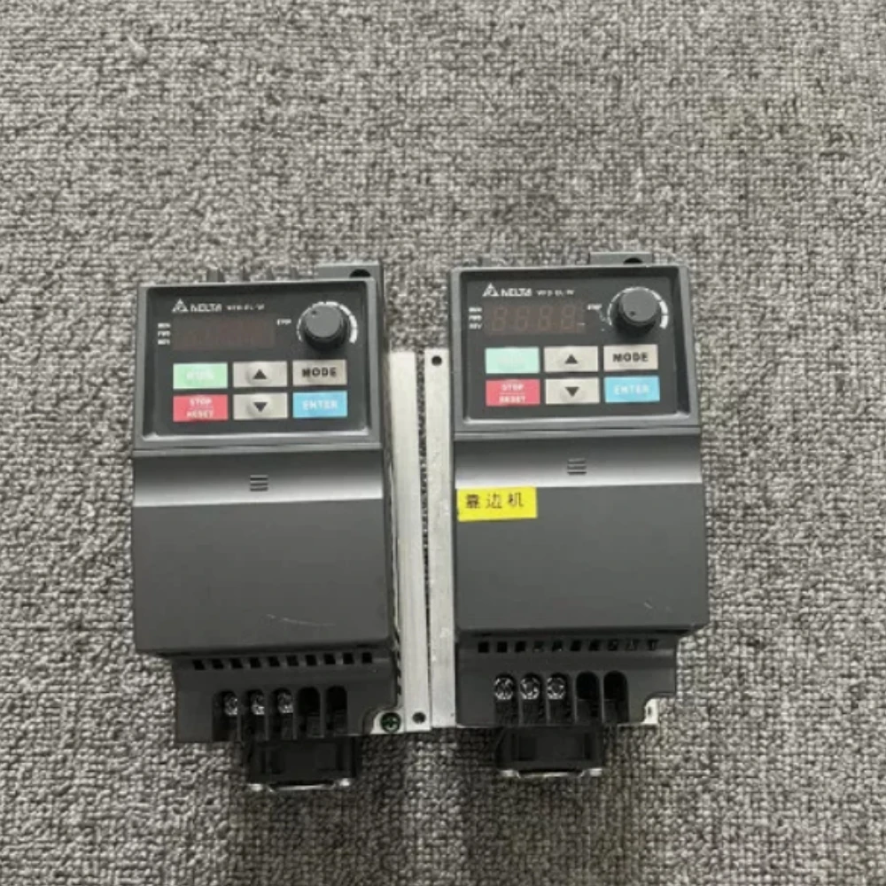 Совершенно новый оригинальный продукт VFD015EL43W 1,5 кВт VFD022EL43W 2,2 кВт VFD040EL43W 4 кВт VFD004EL21W 0,4 кВт
Совершенно новый оригинальный продукт VFD015EL43W 1,5 кВт VFD022EL43W 2,2 кВт VFD040EL43W 4 кВт VFD004EL21W 0,4 кВт