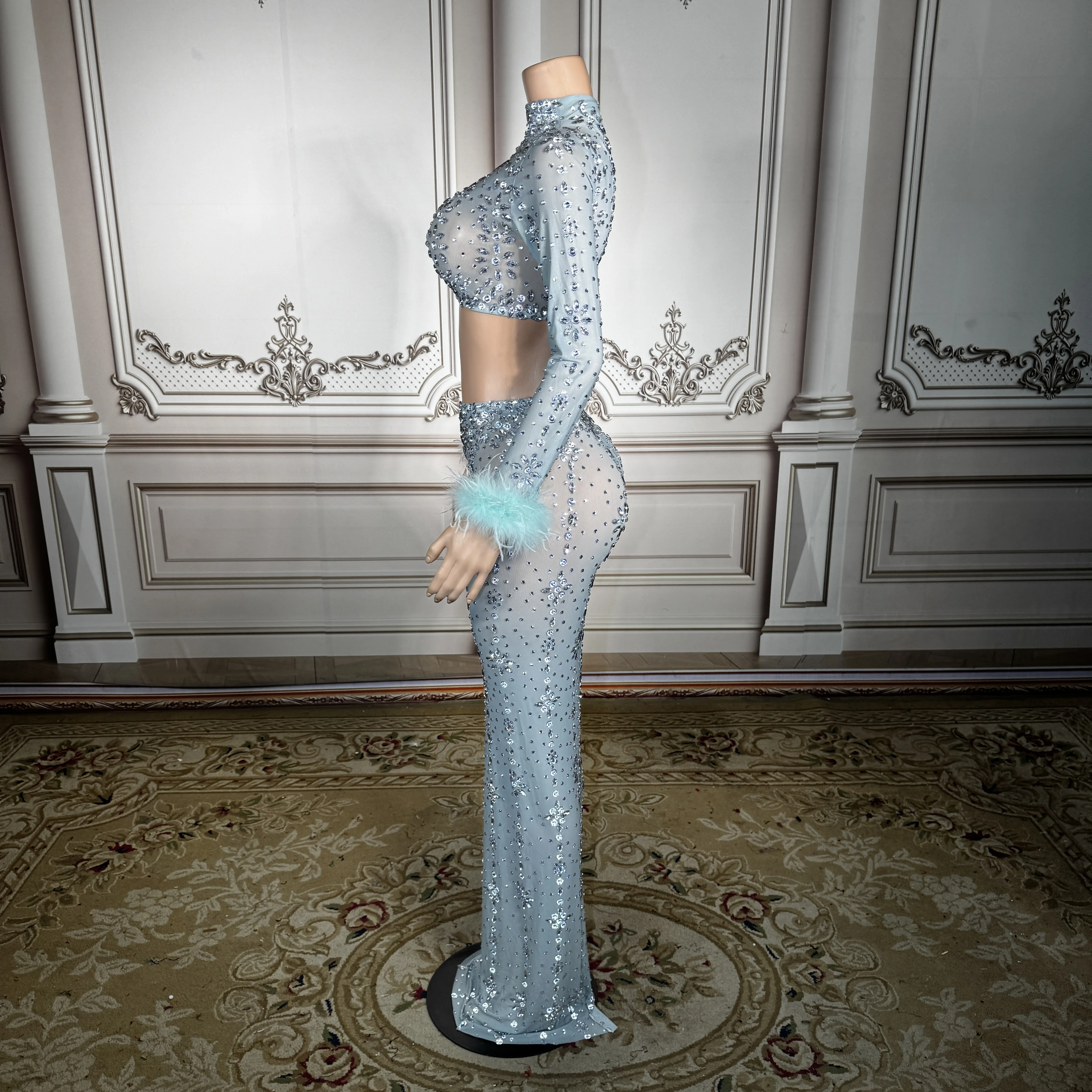 ZD High end evening dress set perspective sparkling diamond crystal birthday dress socialite party hostelegant long dress
ZD High end evening dress set perspective sparkling diamond crystal birthday dress socialite party hostelegant long dress