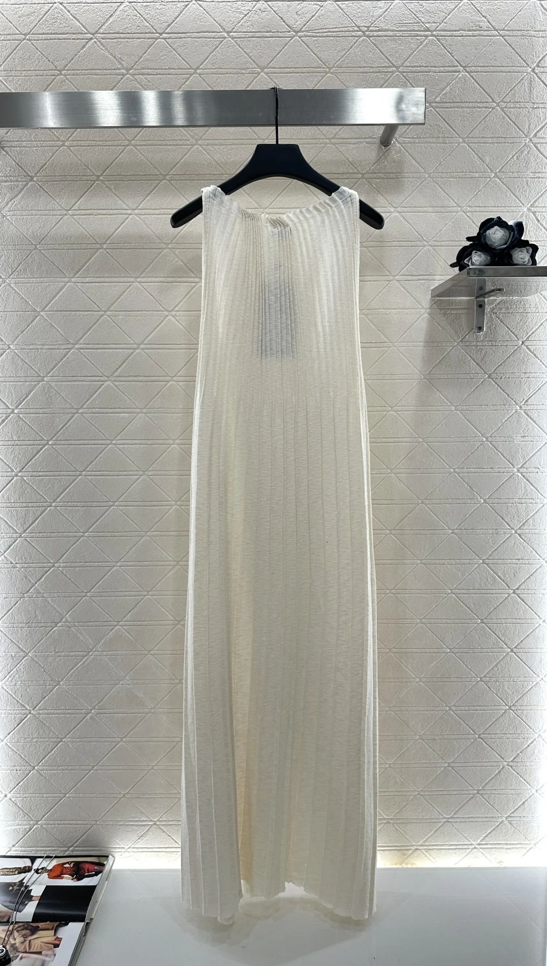 Figure-hugging Spring summer 2025 New Dress Solid Sleeveless 0-neck Embroidery Fashionable Versatile Slimming
Figure-hugging Spring summer 2025 New Dress Solid Sleeveless 0-neck Embroidery Fashionable Versatile Slimming